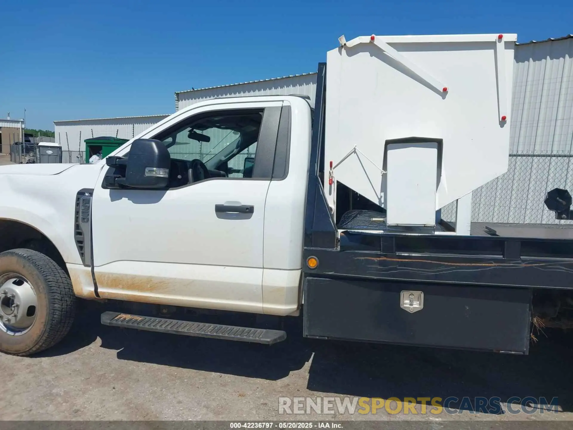 14 fotografías del automóvil dañado 1FDRF3HN2PDA11989 FORD F-350 CHASSIS 2023