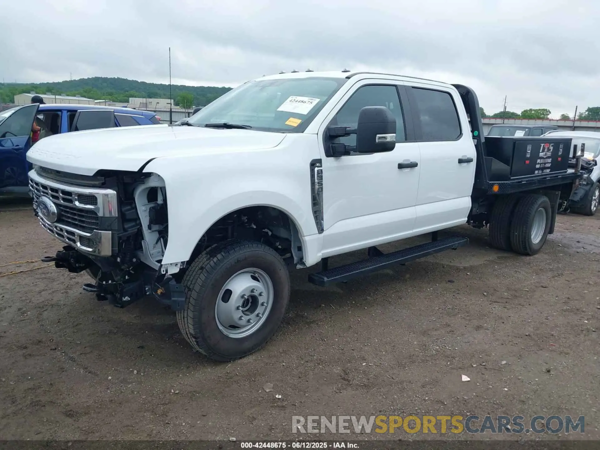 2 fotografías del automóvil dañado 1FD8W3HN5REF99413 FORD F-350 CHASSIS 2024