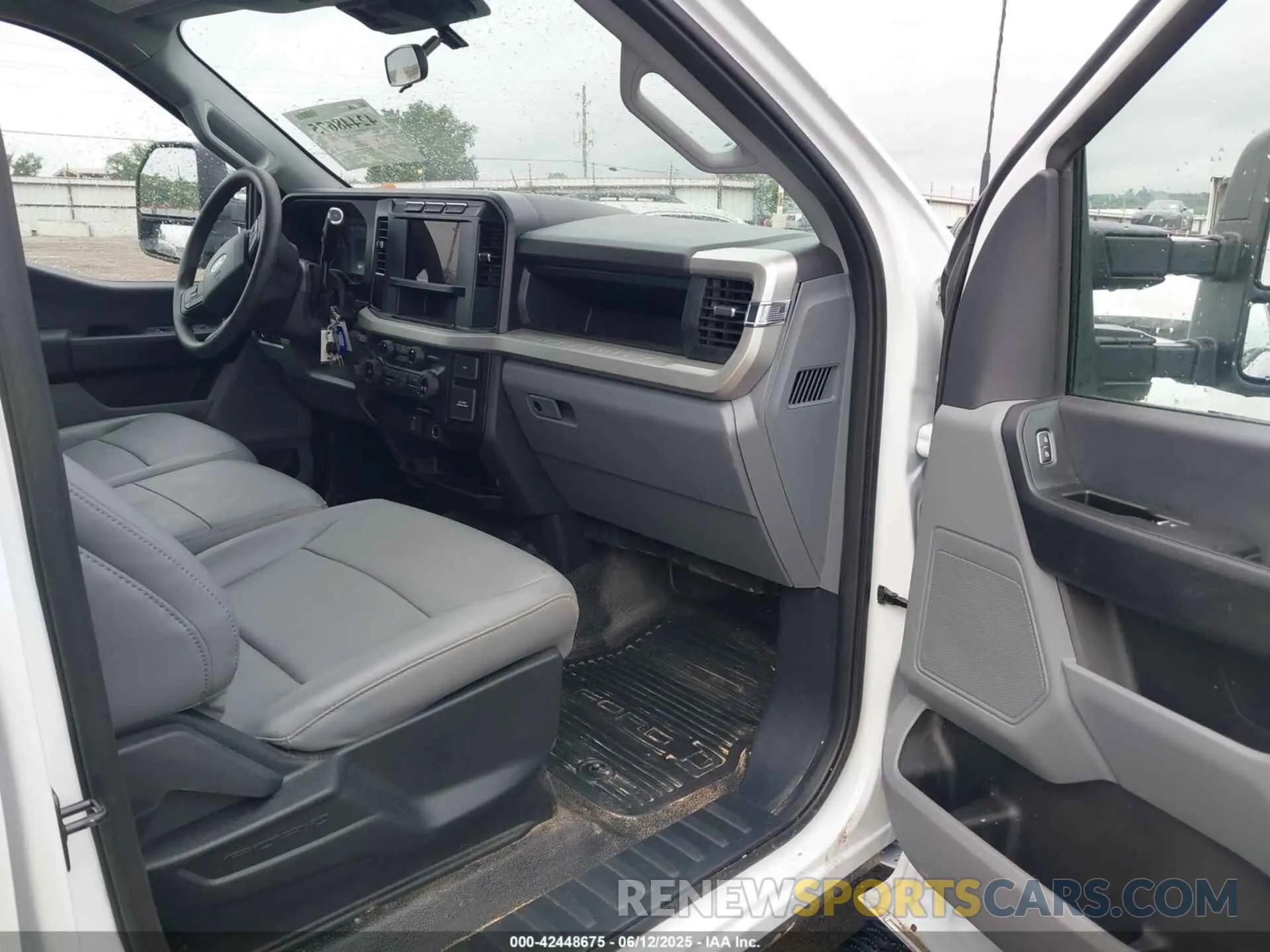 6 fotografías del automóvil dañado 1FD8W3HN5REF99413 FORD F-350 CHASSIS 2024