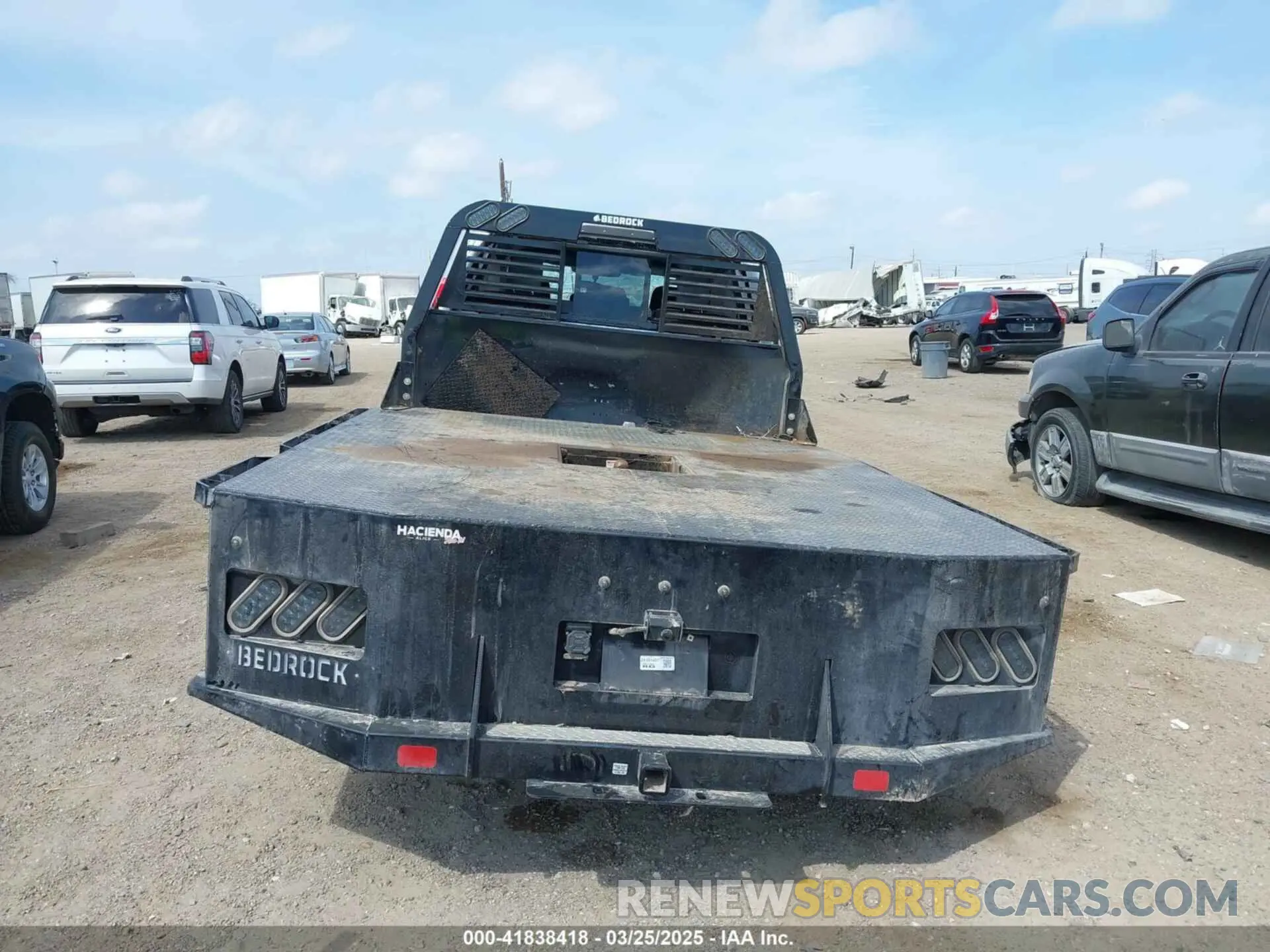 14 fotografías del automóvil dañado 1FD8W3HT4REF82052 FORD F-350 CHASSIS 2024