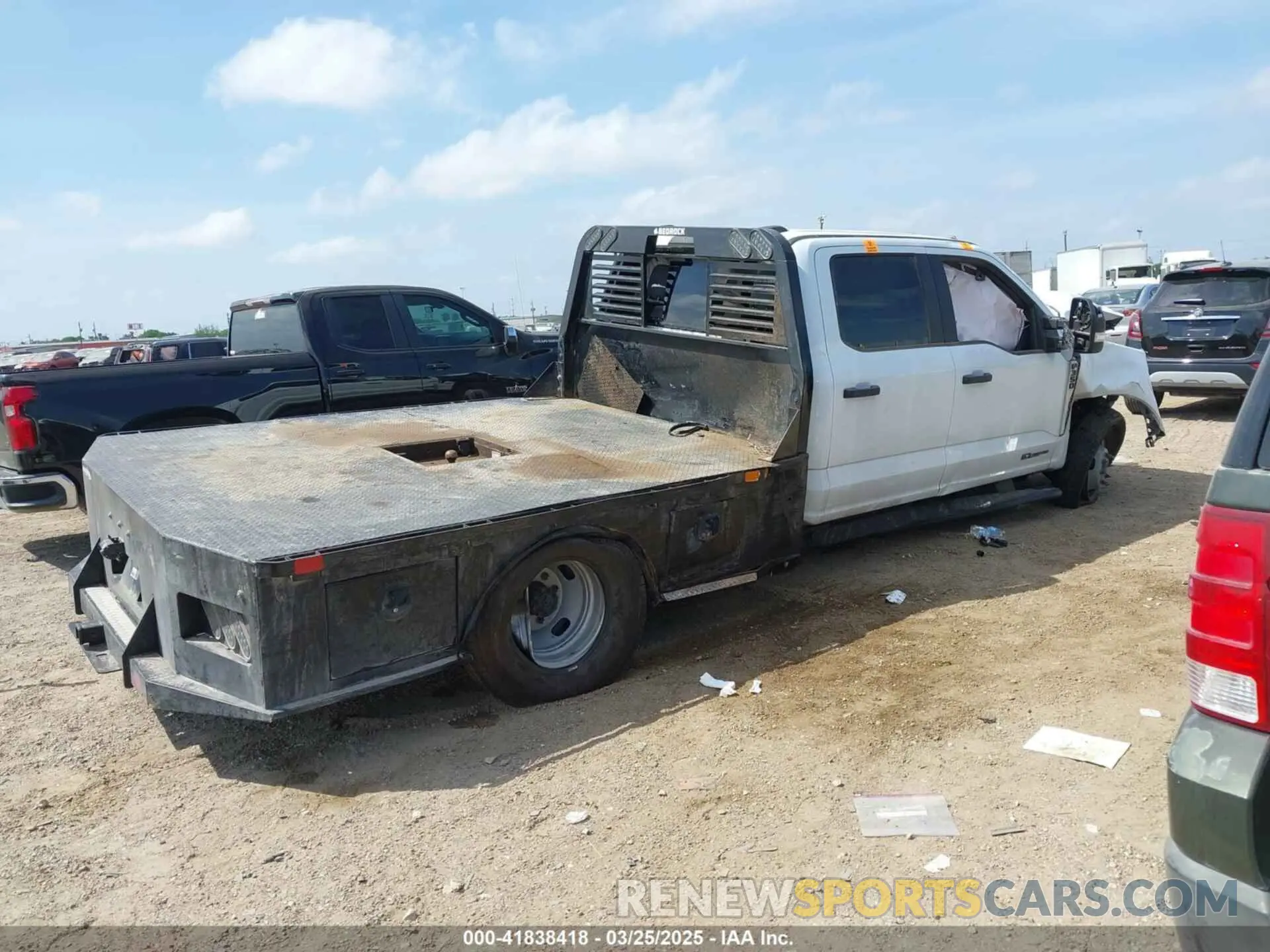 4 fotografías del automóvil dañado 1FD8W3HT4REF82052 FORD F-350 CHASSIS 2024