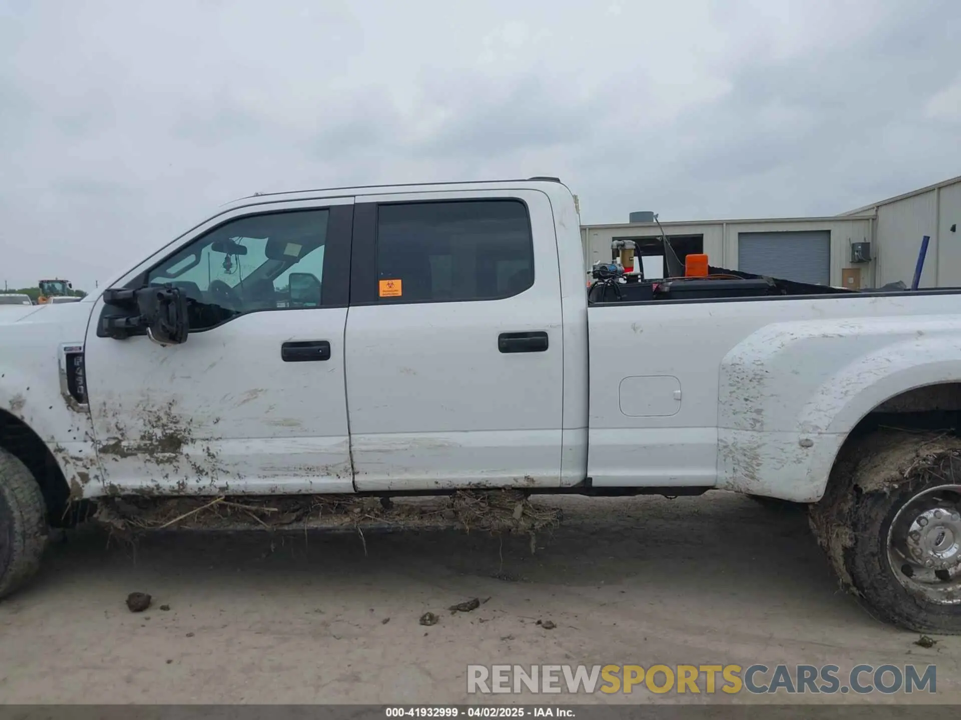14 fotografías del automóvil dañado 1FT8W4DT1NEC46157 FORD F-450 2022