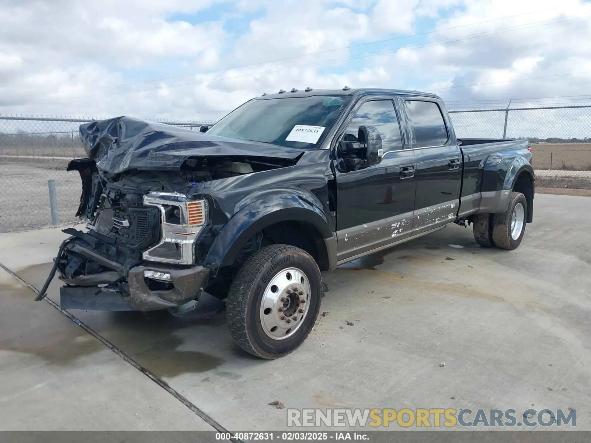 2 fotografías del automóvil dañado 1FT8W4DT6NEG12081 FORD F-450 2022