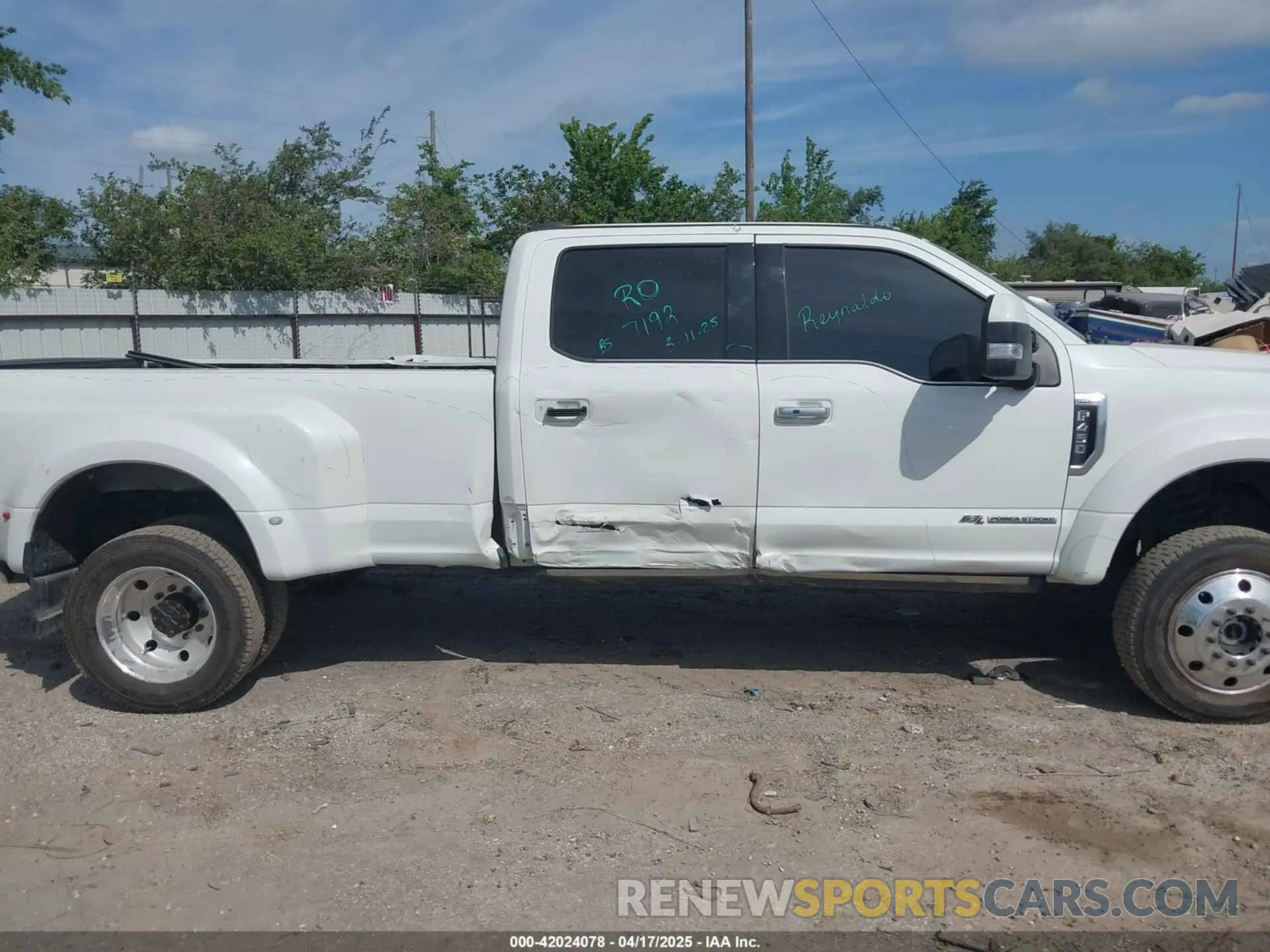 13 fotografías del automóvil dañado 1FT8W4DT8NED31741 FORD F-450 2022