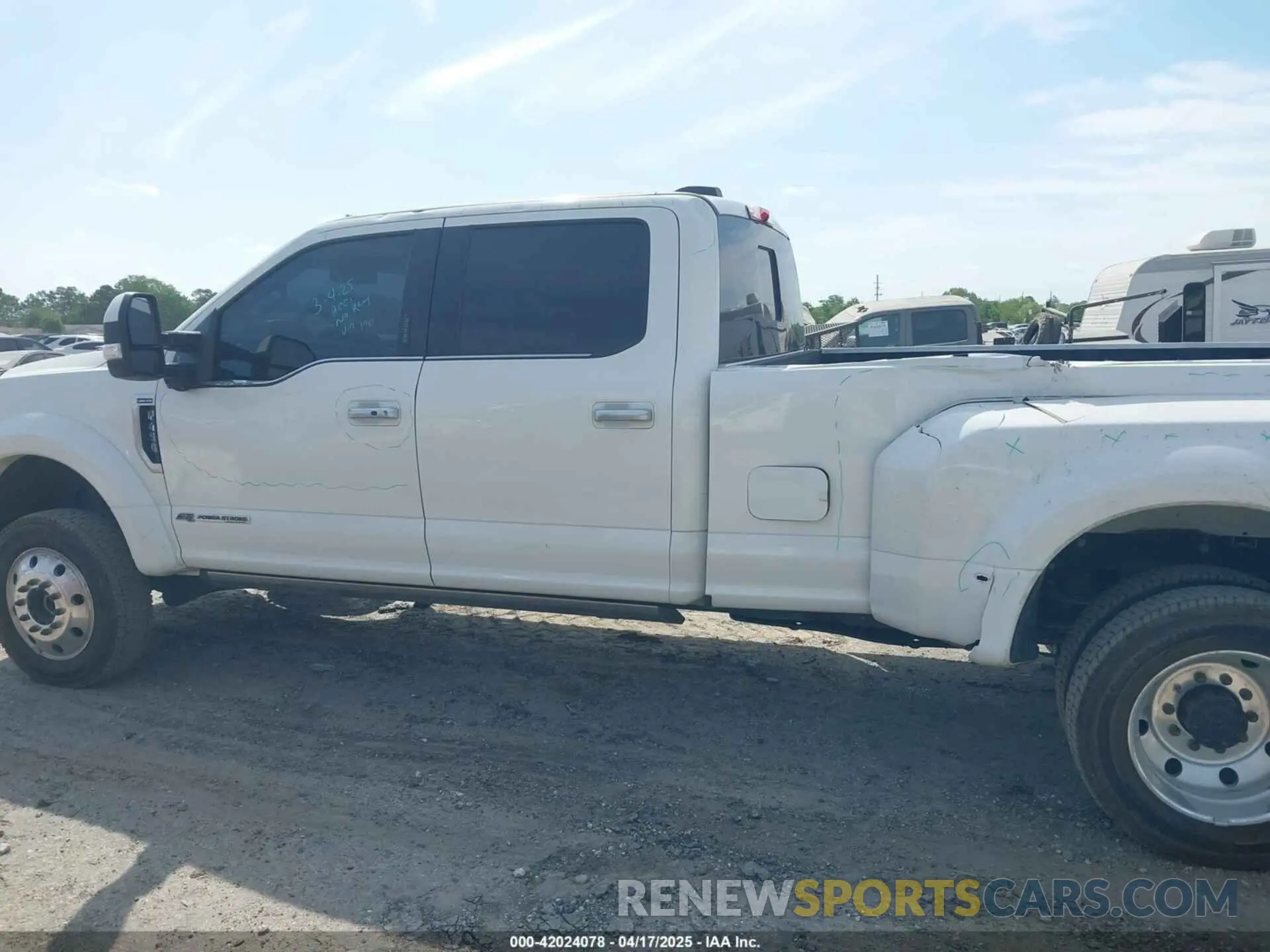 14 fotografías del automóvil dañado 1FT8W4DT8NED31741 FORD F-450 2022
