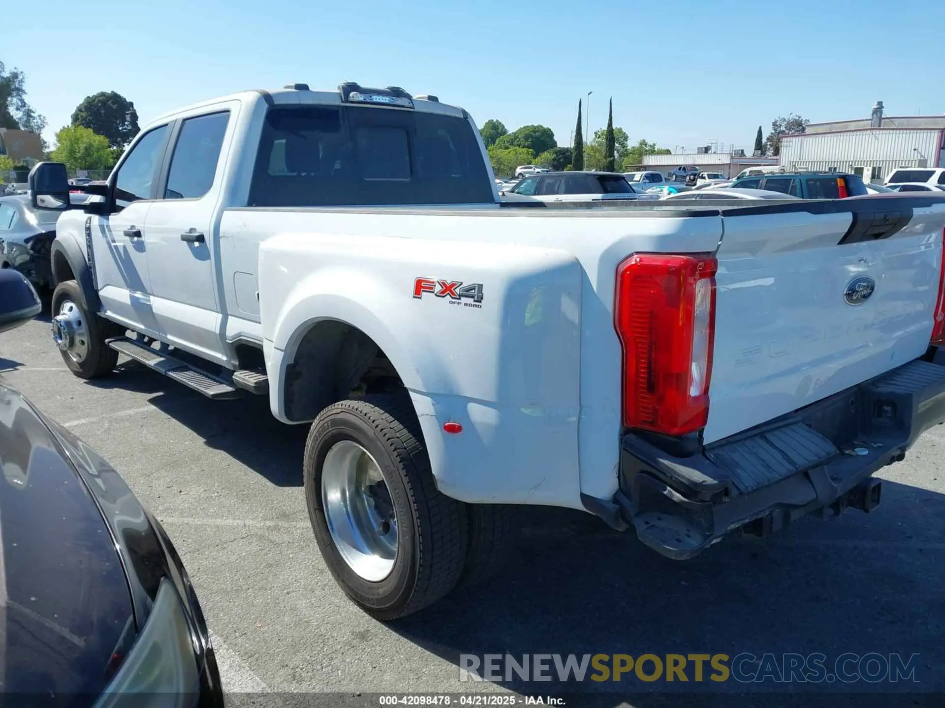3 fotografías del automóvil dañado 1FT8W4DT9PEC25916 FORD F-450 2023