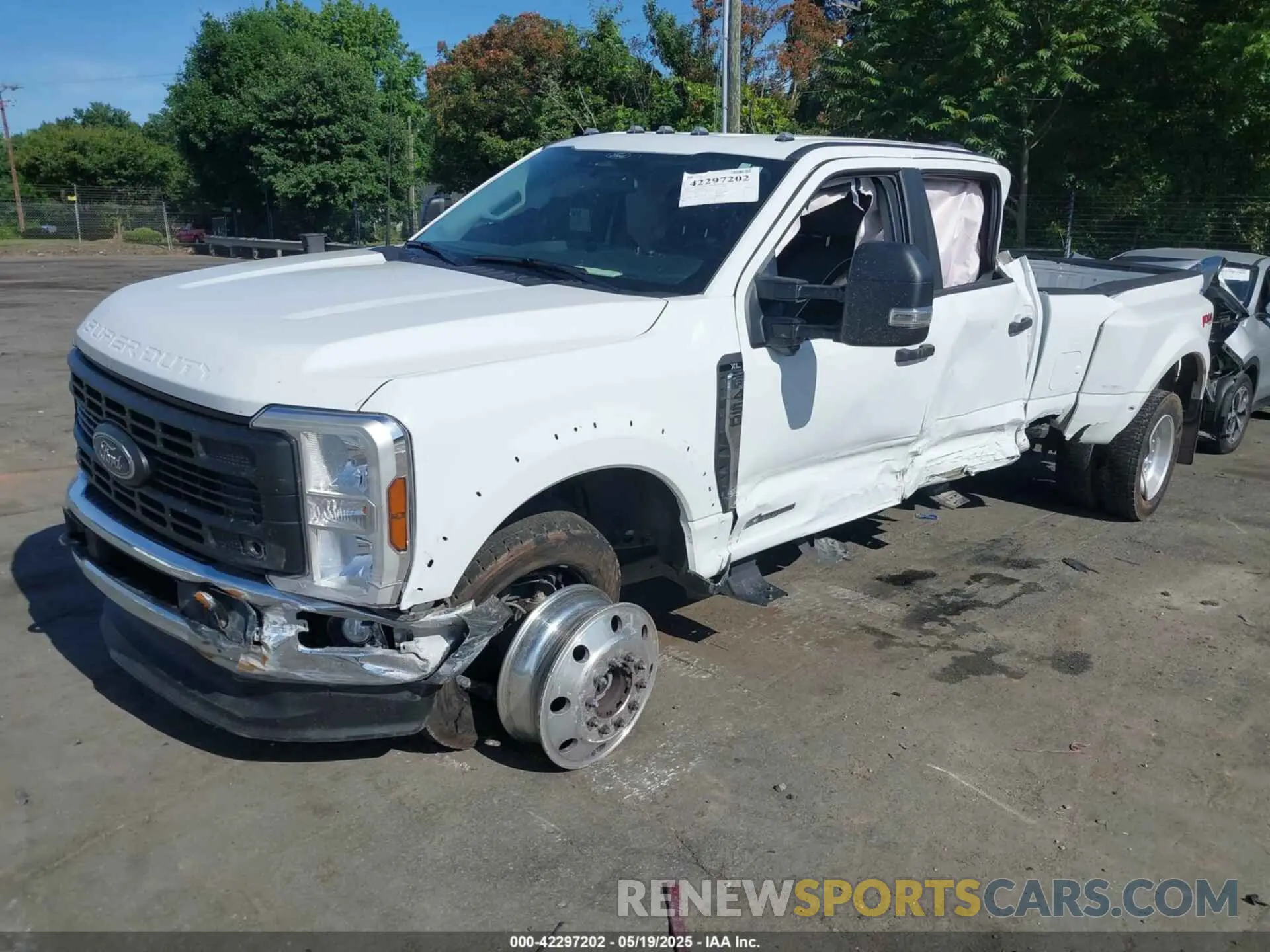 2 fotografías del automóvil dañado 1FT8W4DT8REC34481 FORD F-450 2024