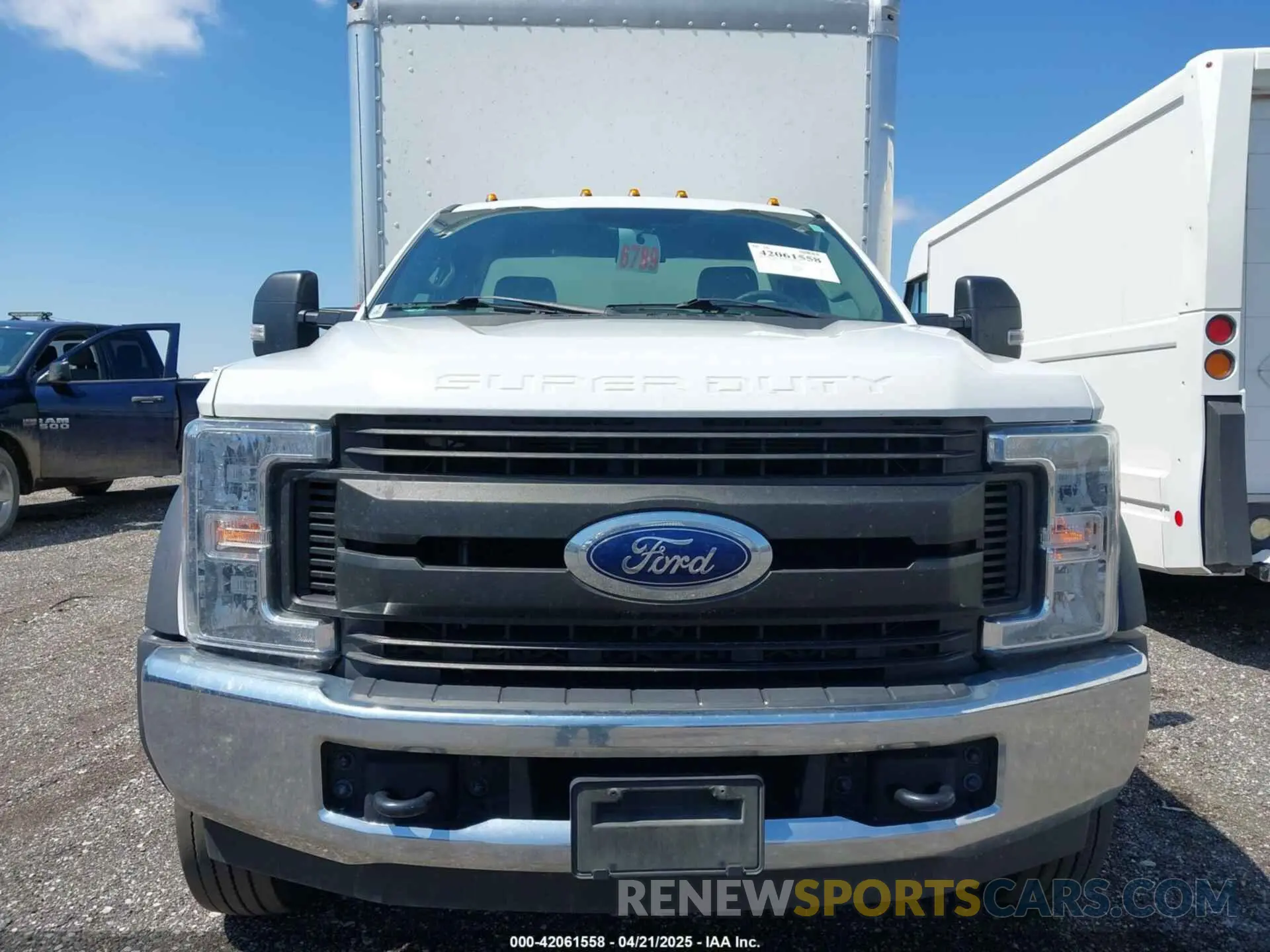 12 fotografías del automóvil dañado 1FDTF4GY3KEF22802 FORD F-450 CHASSIS 2019