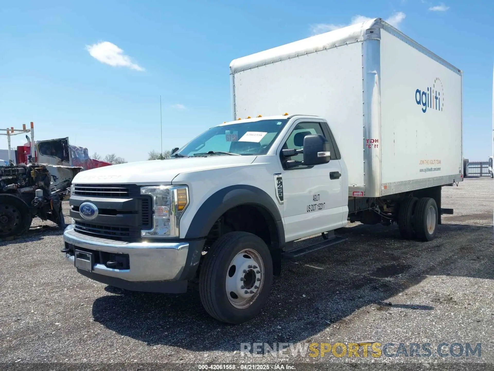 2 fotografías del automóvil dañado 1FDTF4GY3KEF22802 FORD F-450 CHASSIS 2019