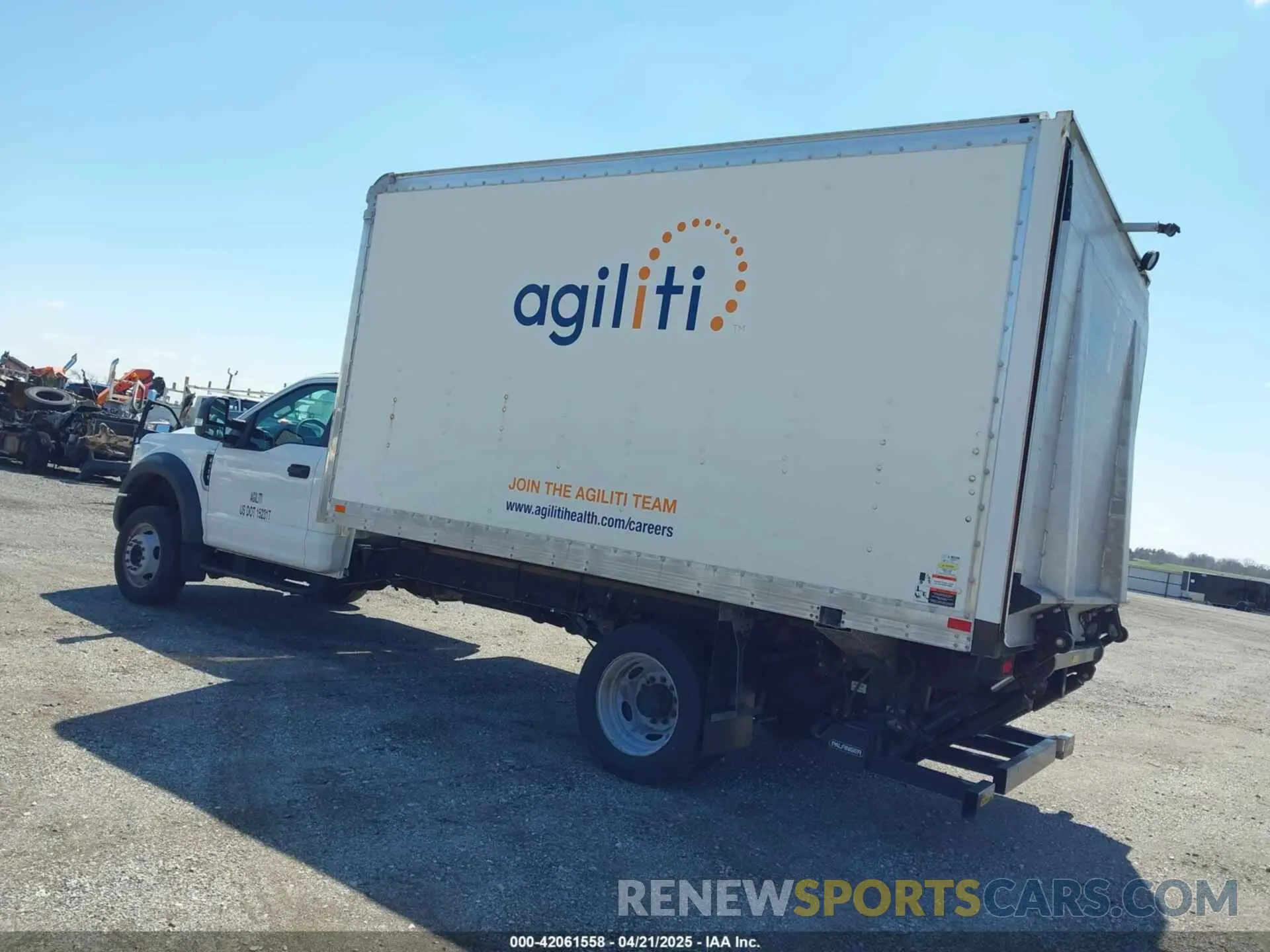 3 fotografías del automóvil dañado 1FDTF4GY3KEF22802 FORD F-450 CHASSIS 2019