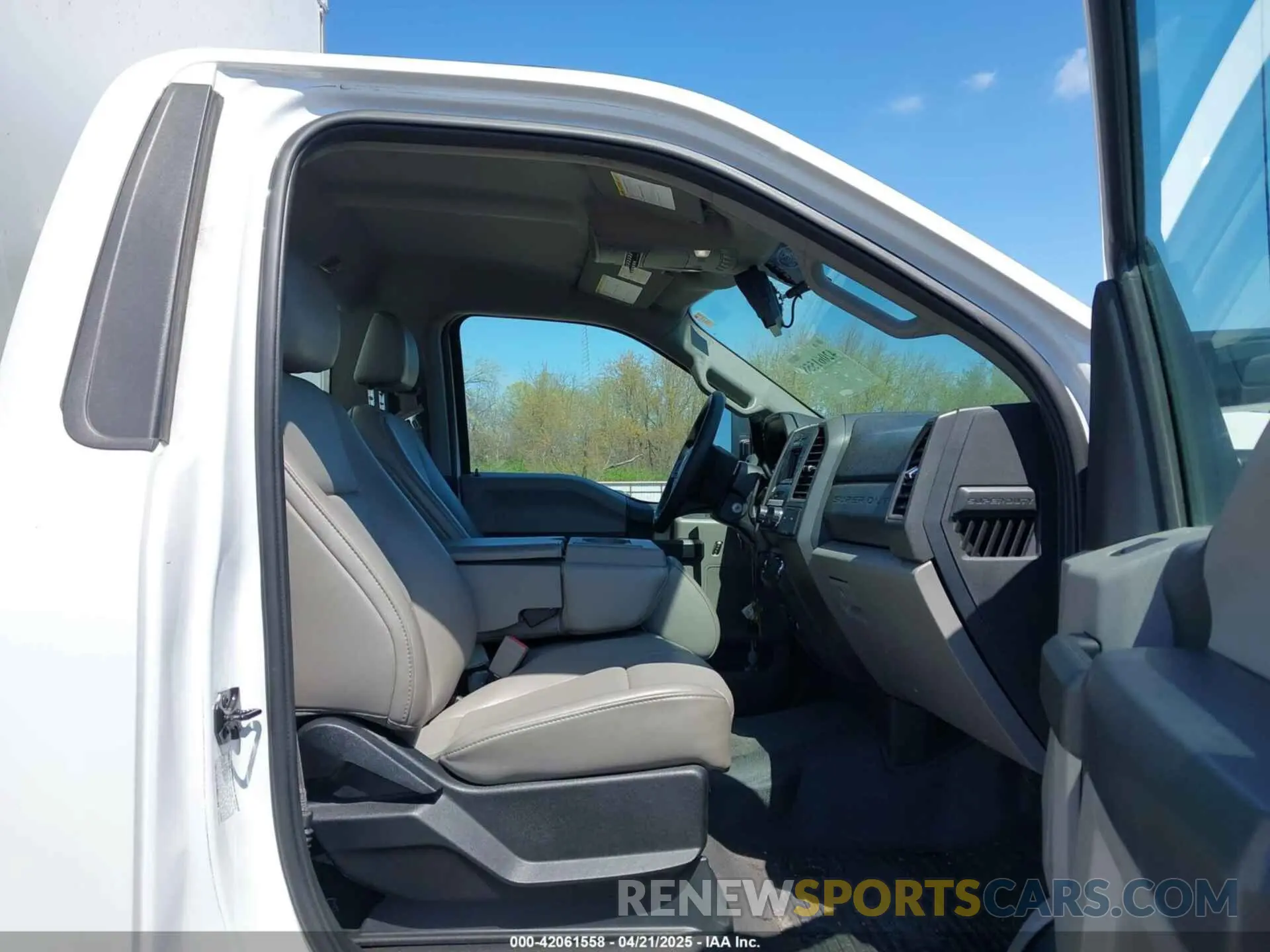 7 fotografías del automóvil dañado 1FDTF4GY3KEF22802 FORD F-450 CHASSIS 2019