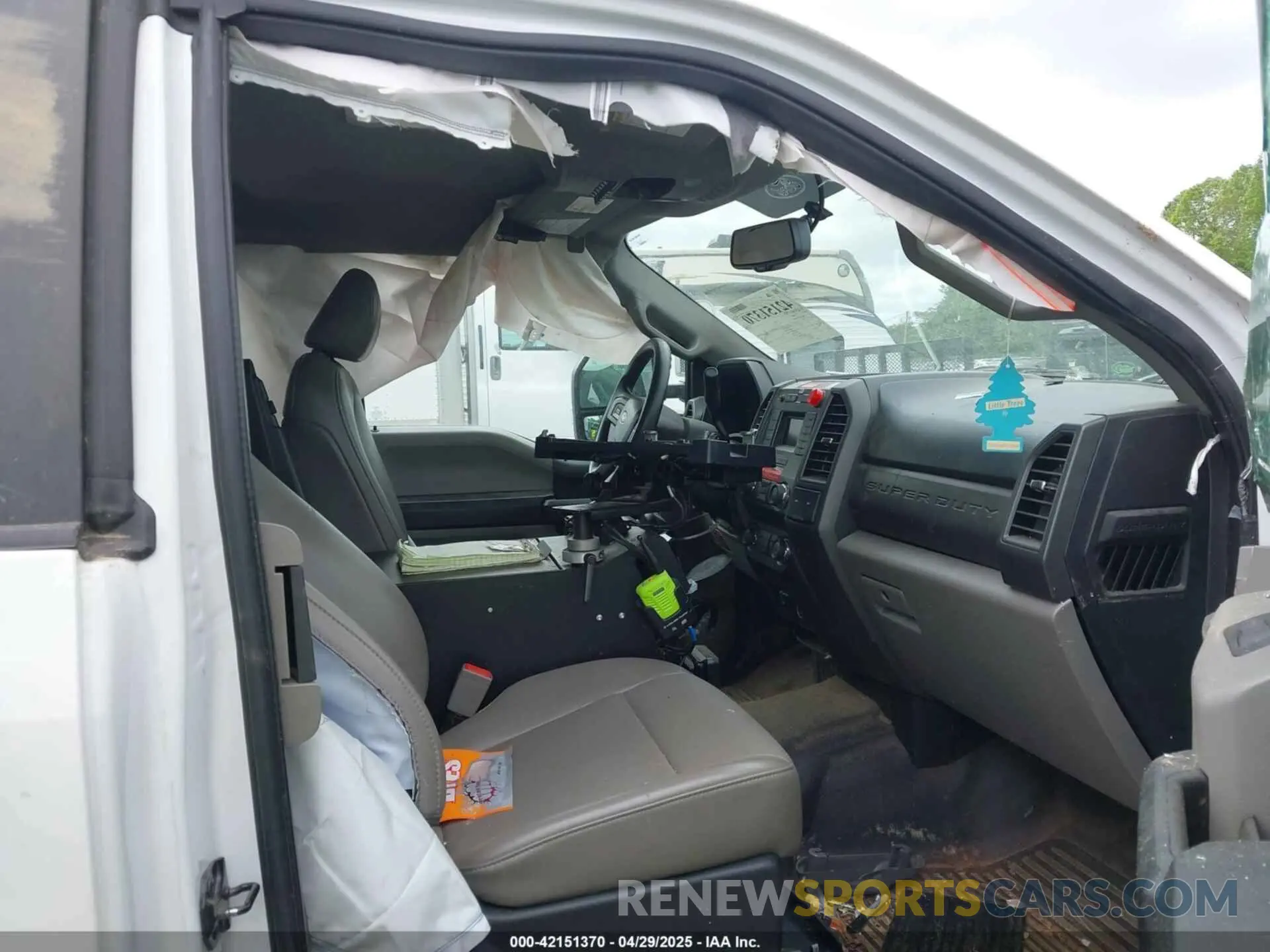 5 fotografías del automóvil dañado 1FD0X5HT6KEF86390 FORD F-550 CHASSIS 2019