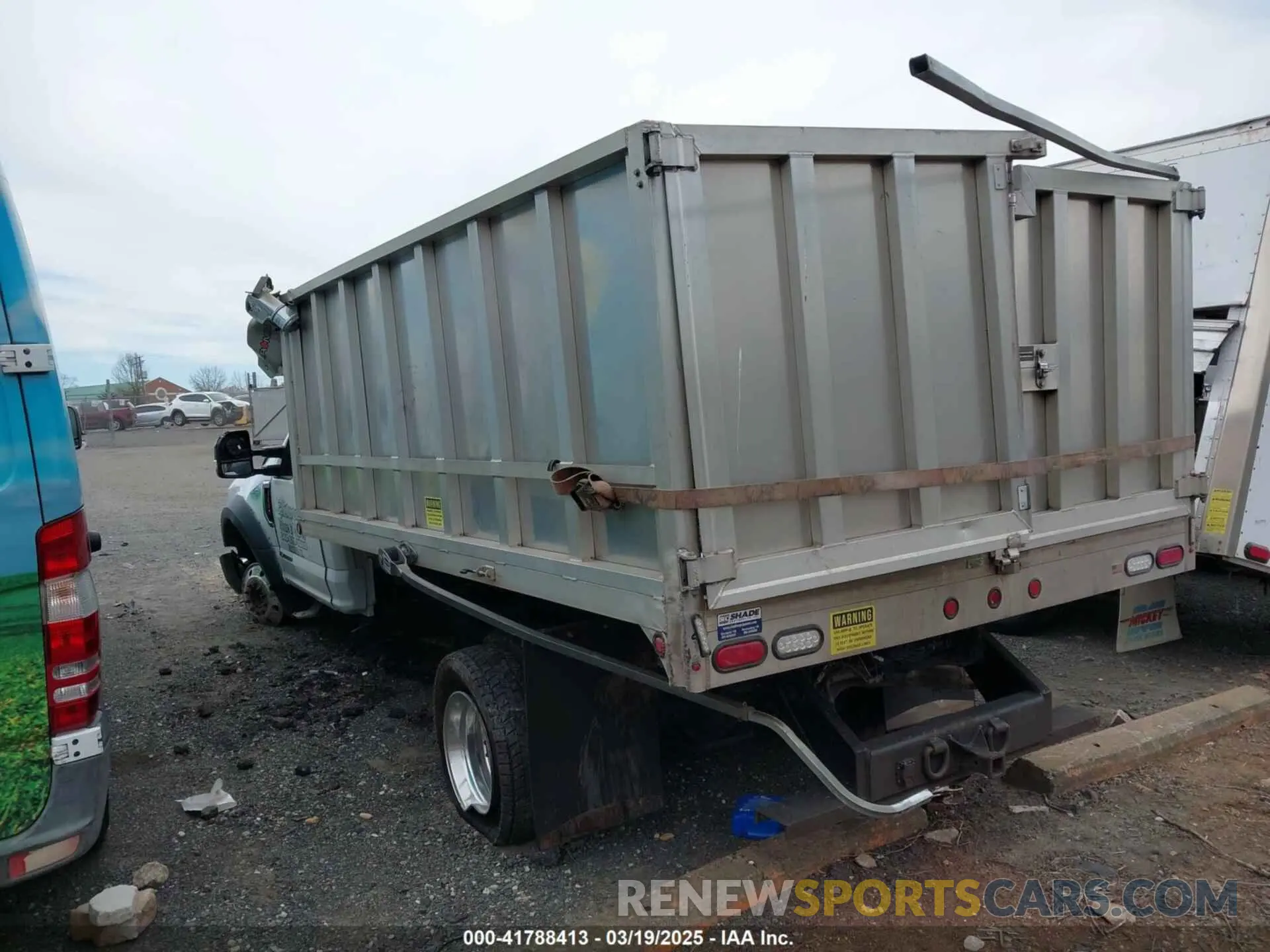 3 fotografías del automóvil dañado 1FDUF5HT3KEG87715 FORD F-550 CHASSIS 2019