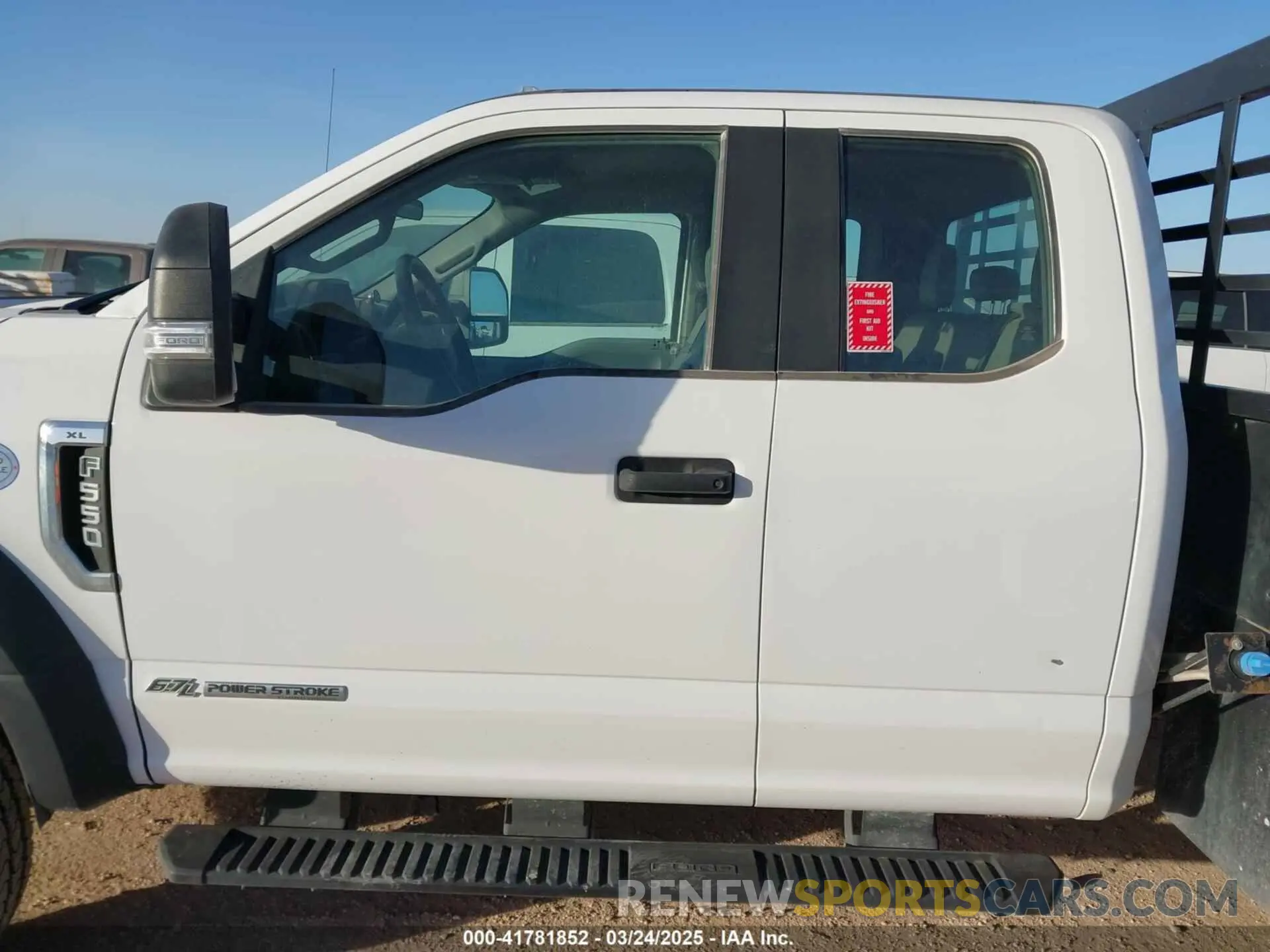 14 fotografías del automóvil dañado 1FD0X5HT4MED04735 FORD F-550 CHASSIS 2021