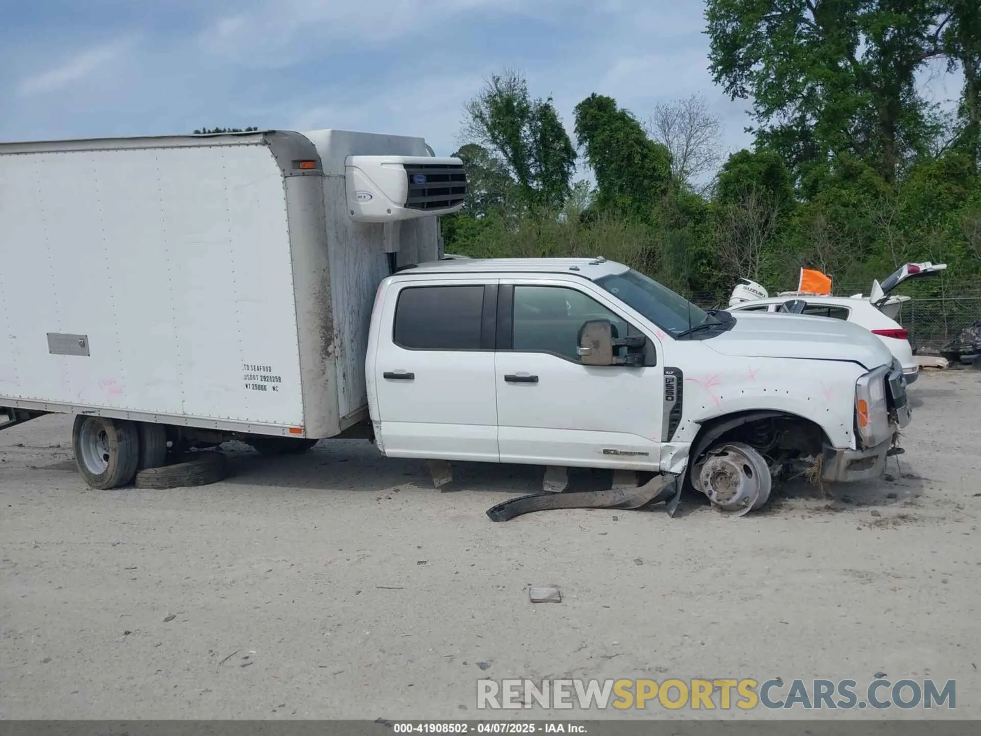 11 fotografías del automóvil dañado 1FD0W5HT7PEC53836 FORD F-550 CHASSIS 2023