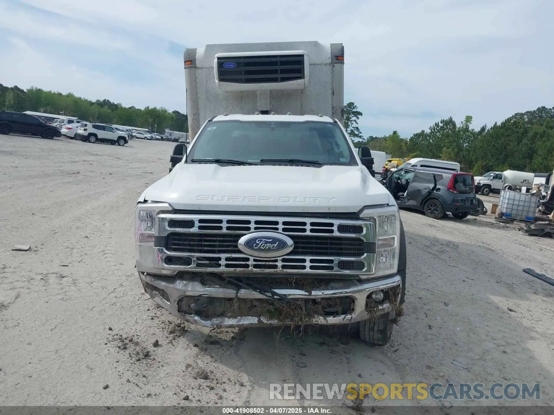 12 fotografías del automóvil dañado 1FD0W5HT7PEC53836 FORD F-550 CHASSIS 2023