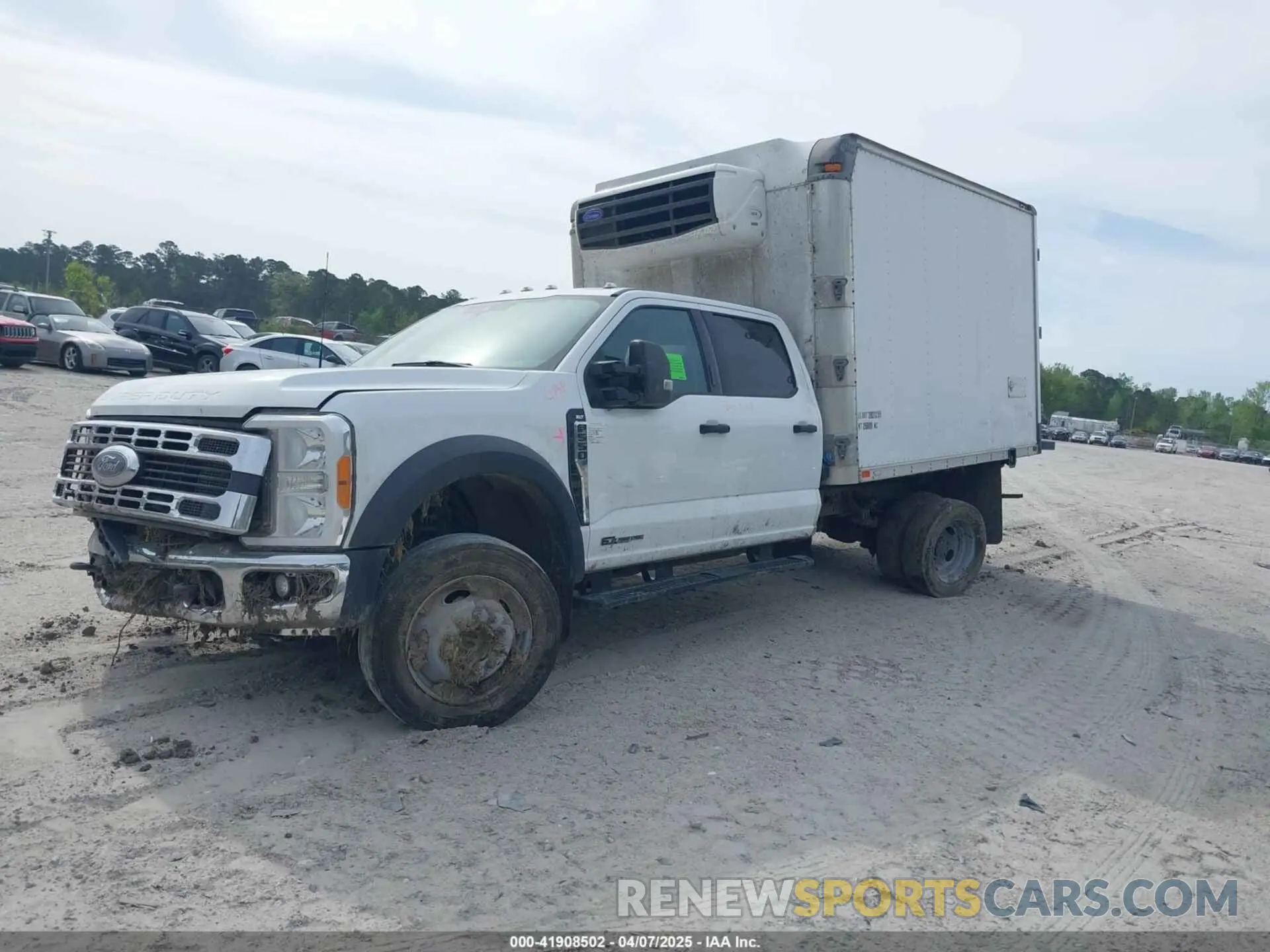 2 fotografías del automóvil dañado 1FD0W5HT7PEC53836 FORD F-550 CHASSIS 2023