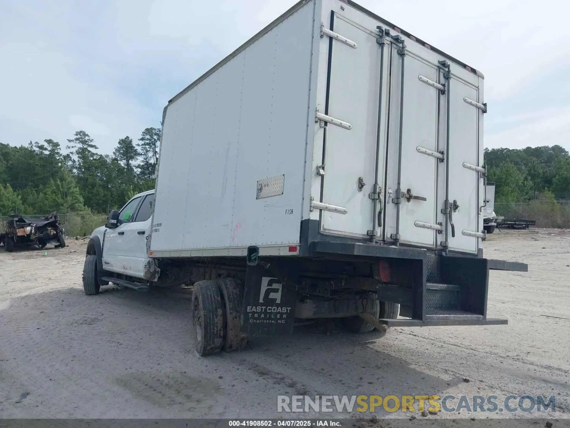 3 fotografías del automóvil dañado 1FD0W5HT7PEC53836 FORD F-550 CHASSIS 2023