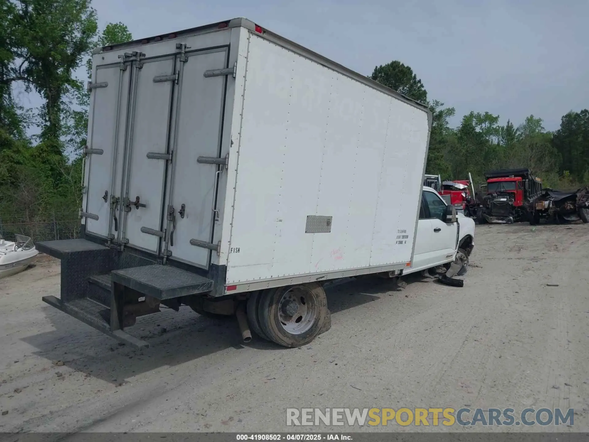 4 fotografías del automóvil dañado 1FD0W5HT7PEC53836 FORD F-550 CHASSIS 2023