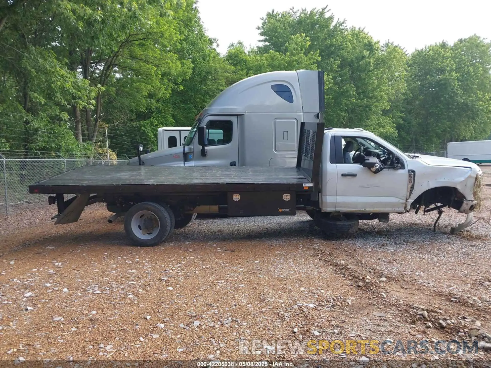 13 fotografías del automóvil dañado 1FDUF5GN8REE22091 FORD F-550 CHASSIS 2024