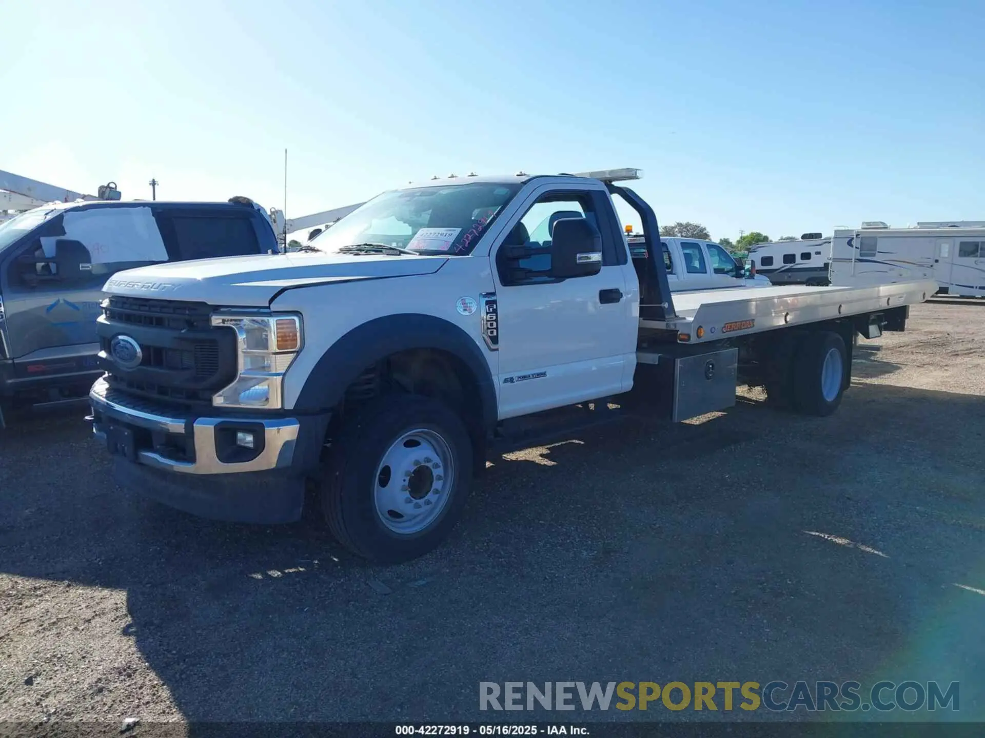 2 fotografías del automóvil dañado 1FDFF6KTXMDA14386 FORD F-600 CHASSIS 2021