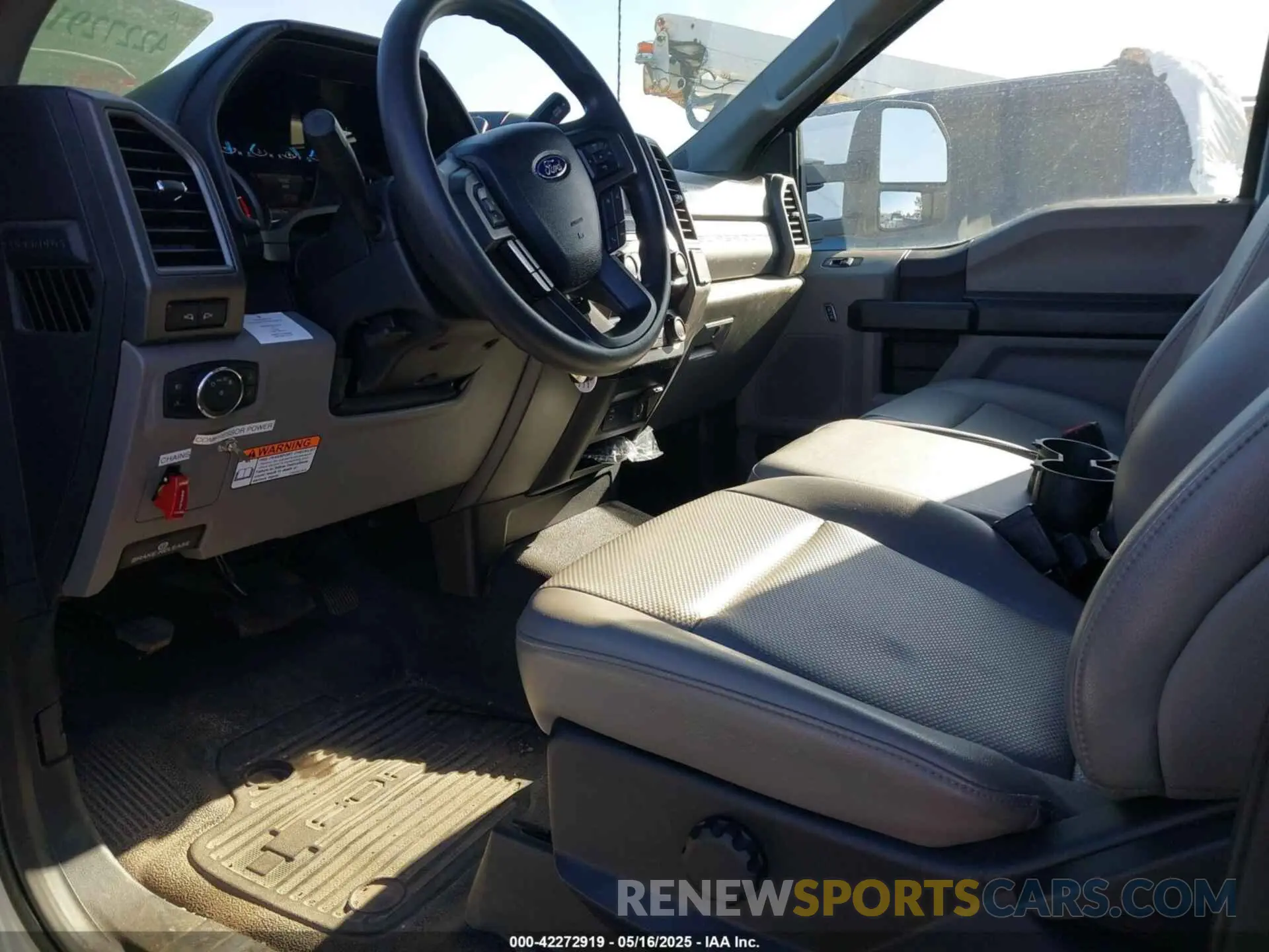 6 fotografías del automóvil dañado 1FDFF6KTXMDA14386 FORD F-600 CHASSIS 2021