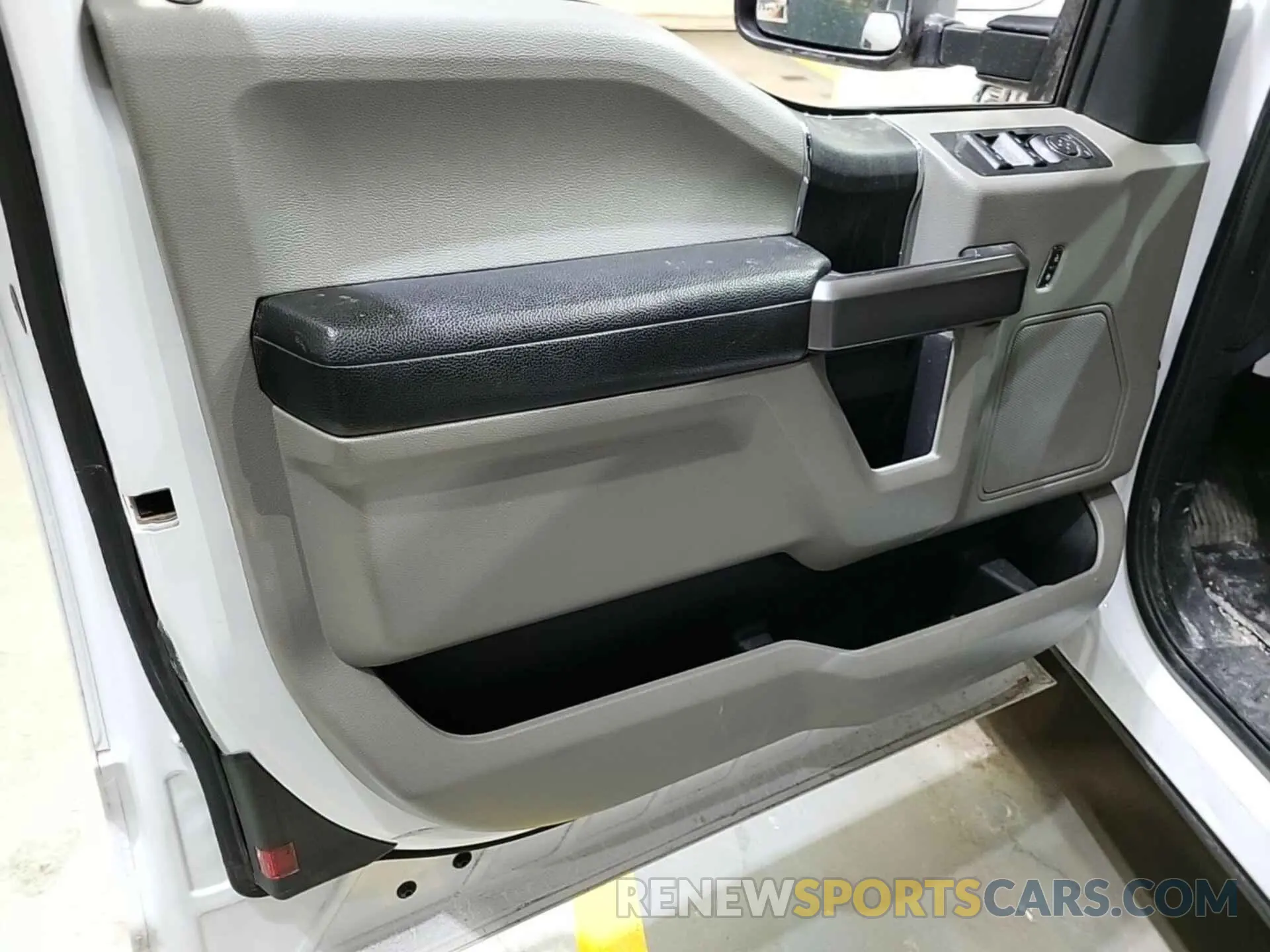 14 fotografías del automóvil dañado 1FTEX1C46KKE10542 FORD F150 2019