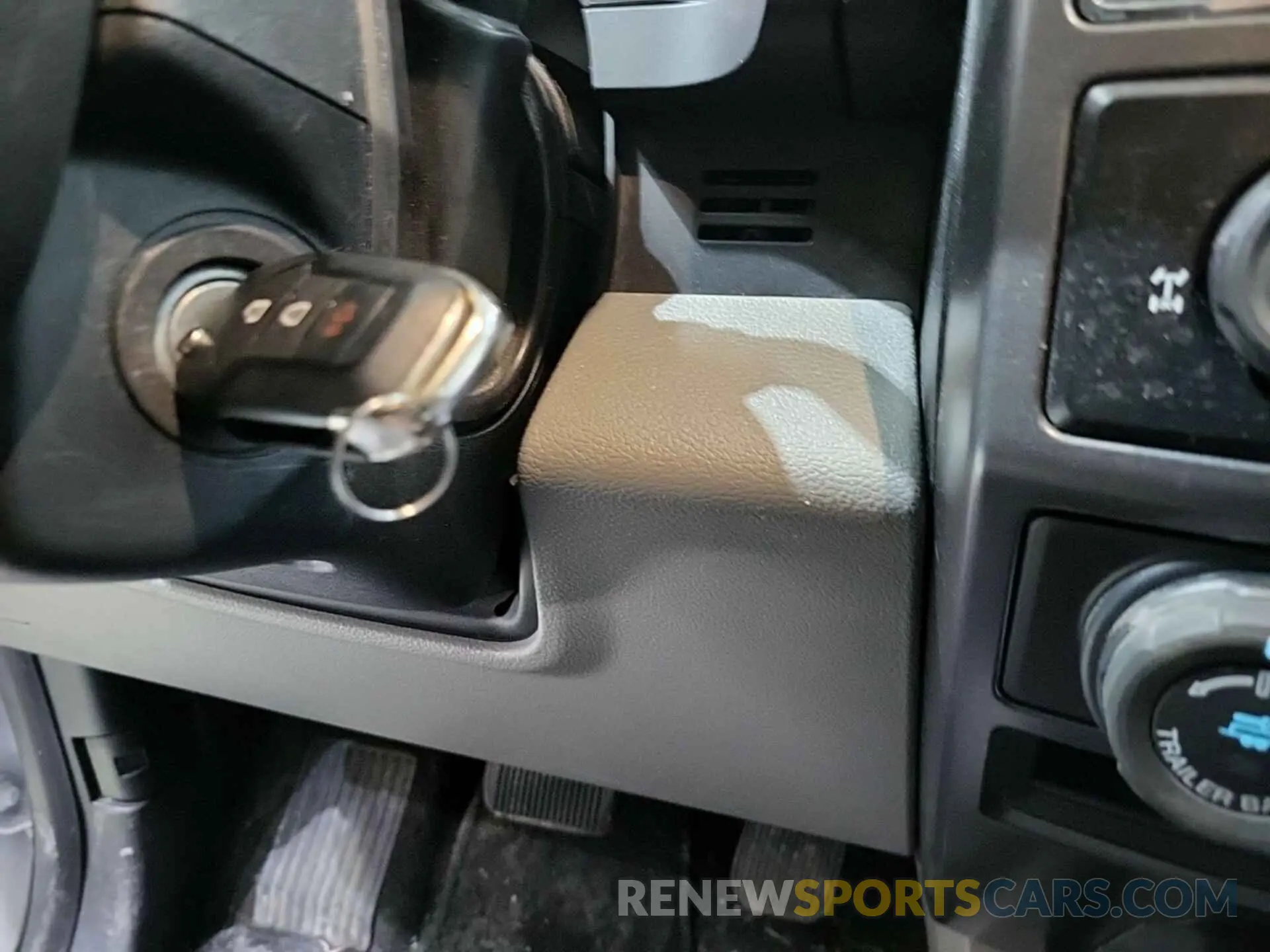 16 fotografías del automóvil dañado 1FTEX1C46KKE10542 FORD F150 2019