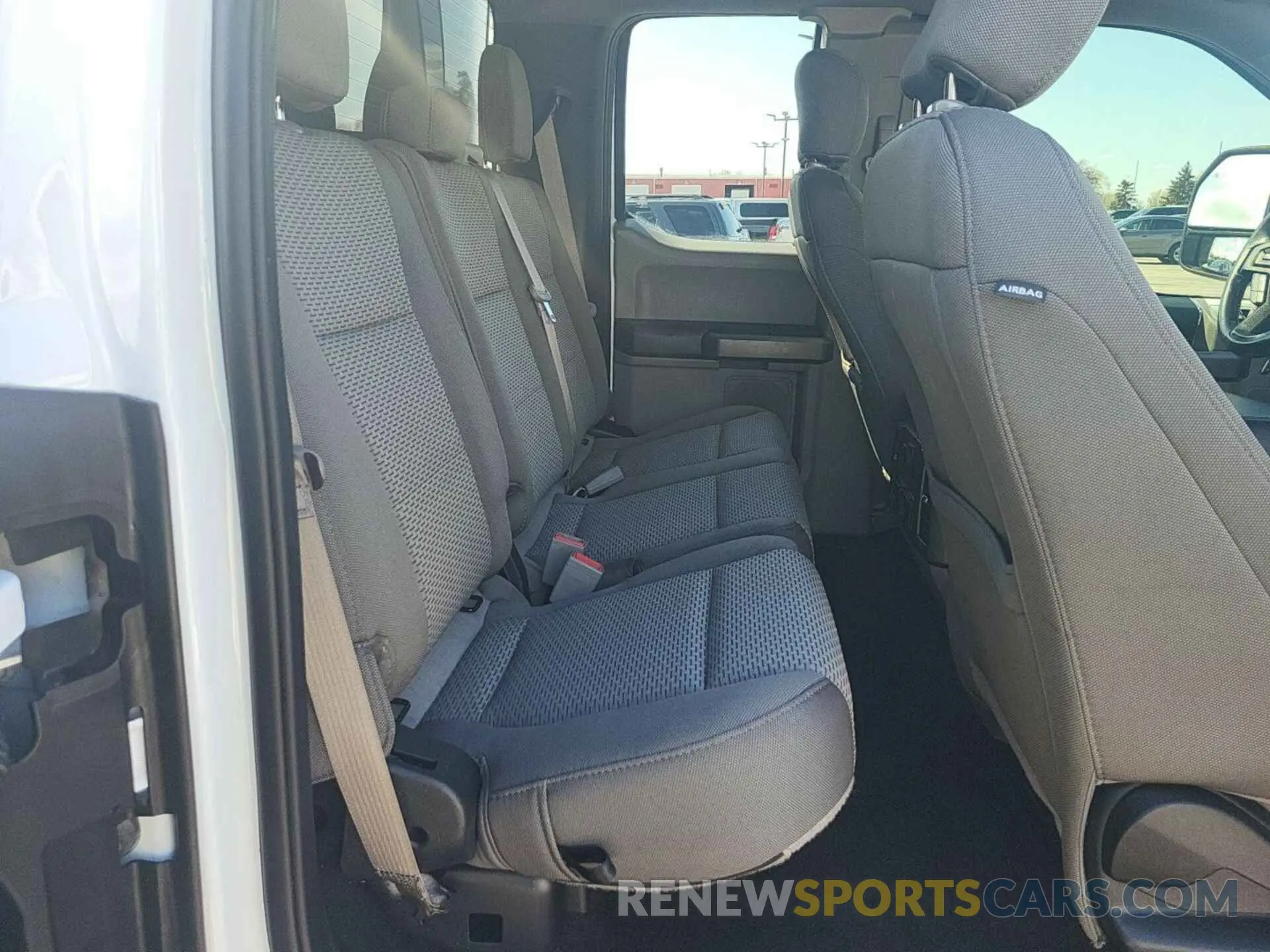 15 fotografías del automóvil dañado 1FTFX1E40KKE10523 FORD F150 2019