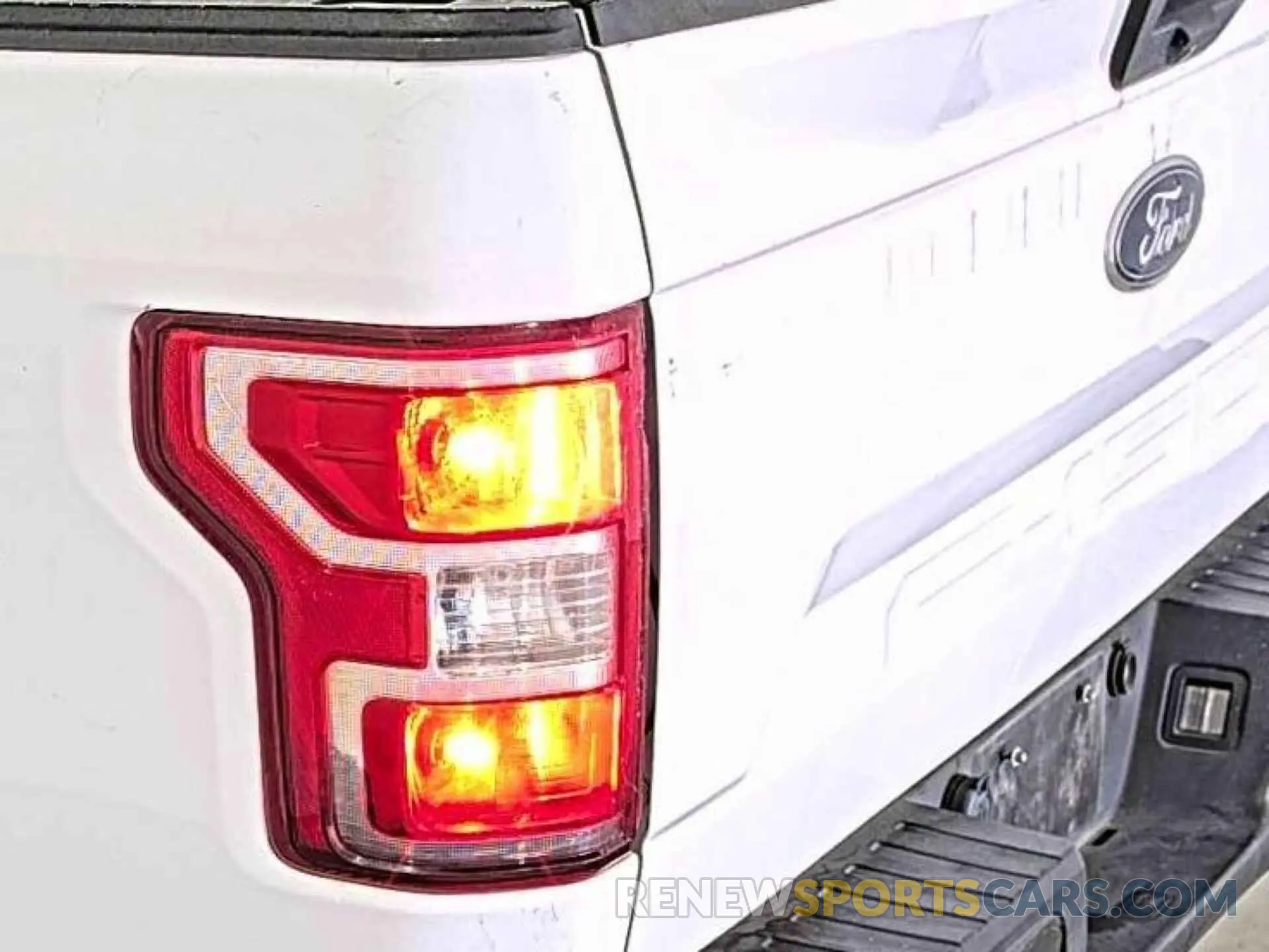 11 fotografías del automóvil dañado 1FTMF1CB3KKC98828 FORD F150 2019