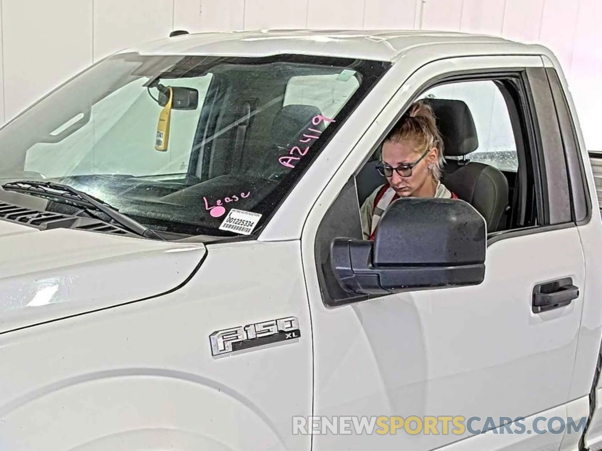 17 fotografías del automóvil dañado 1FTMF1CB3KKC98828 FORD F150 2019