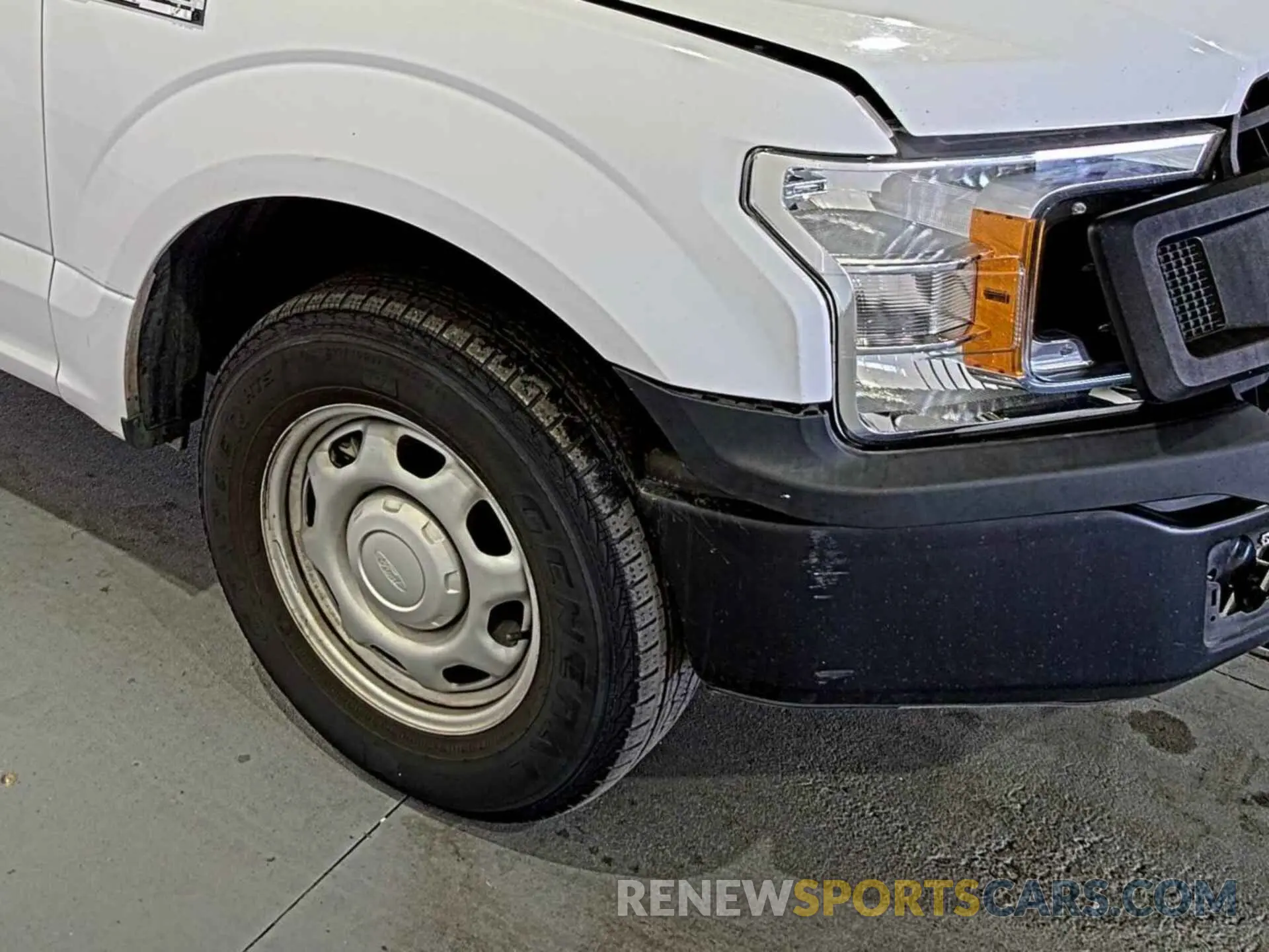 30 fotografías del automóvil dañado 1FTMF1CB3KKC98828 FORD F150 2019
