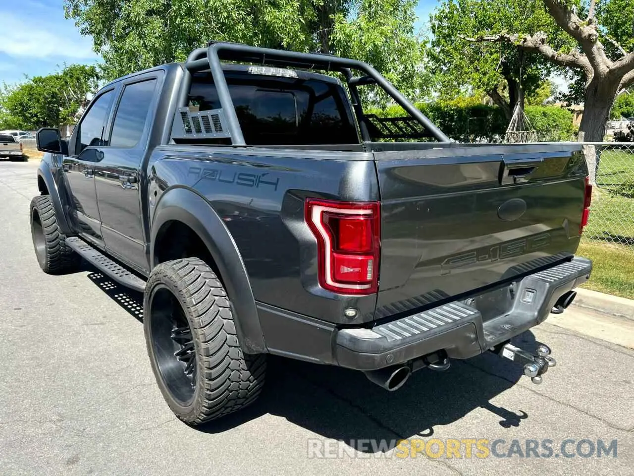 3 fotografías del automóvil dañado 1FTWF1RG2KFA83221 FORD F150 2019