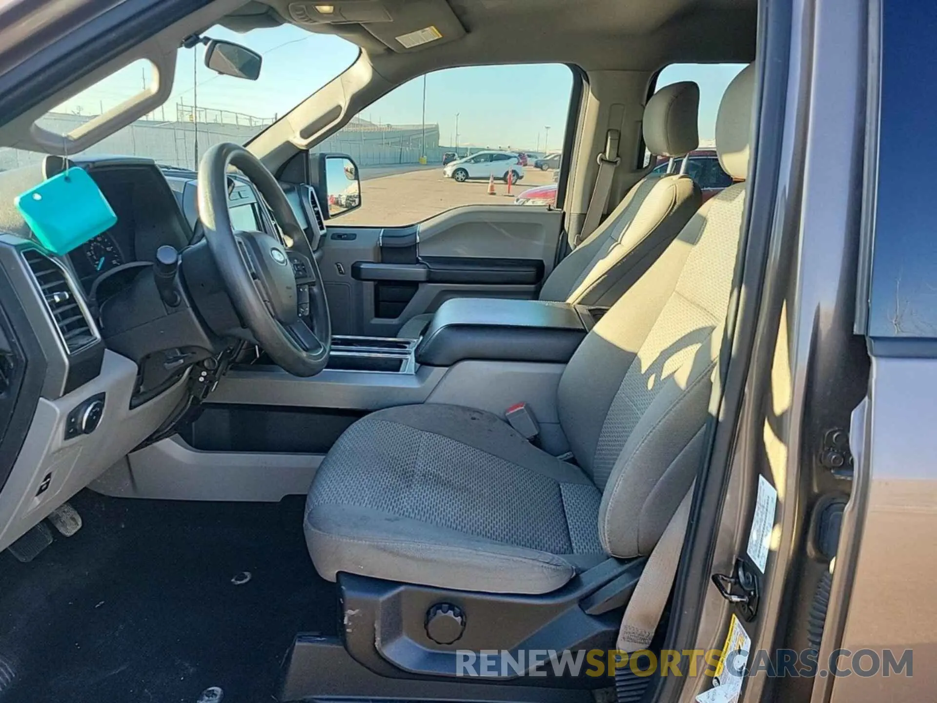 14 fotografías del automóvil dañado 1FTEW1EP3LKD10572 FORD F150 2020