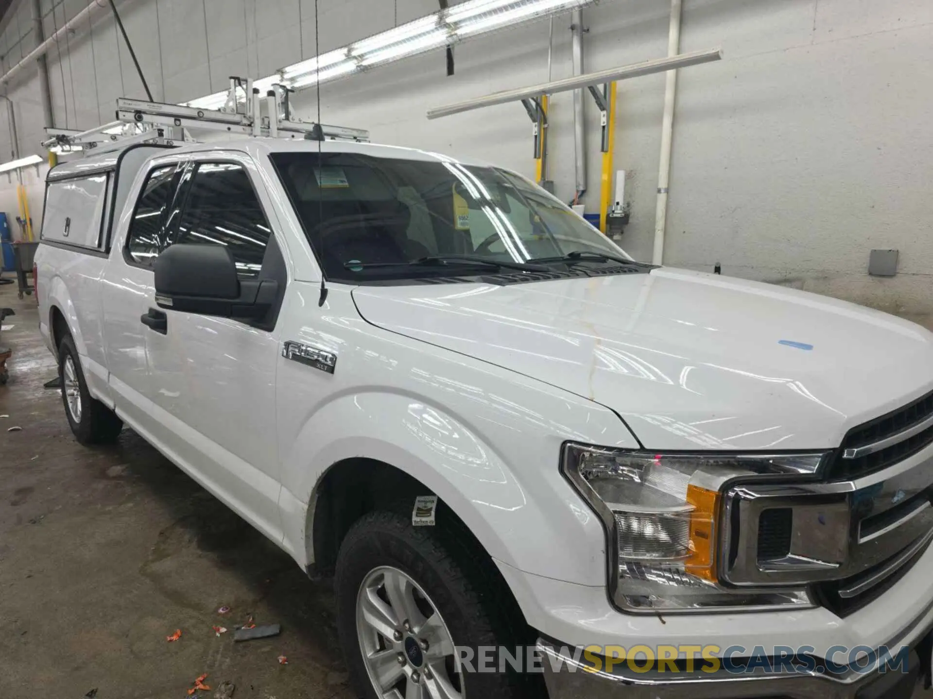 2 fotografías del automóvil dañado 1FTEX1C45LKF05563 FORD F150 2020