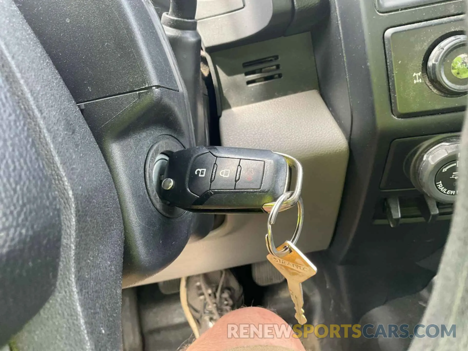 3 fotografías del automóvil dañado 1FTEX1C54LFB35367 FORD F150 2020
