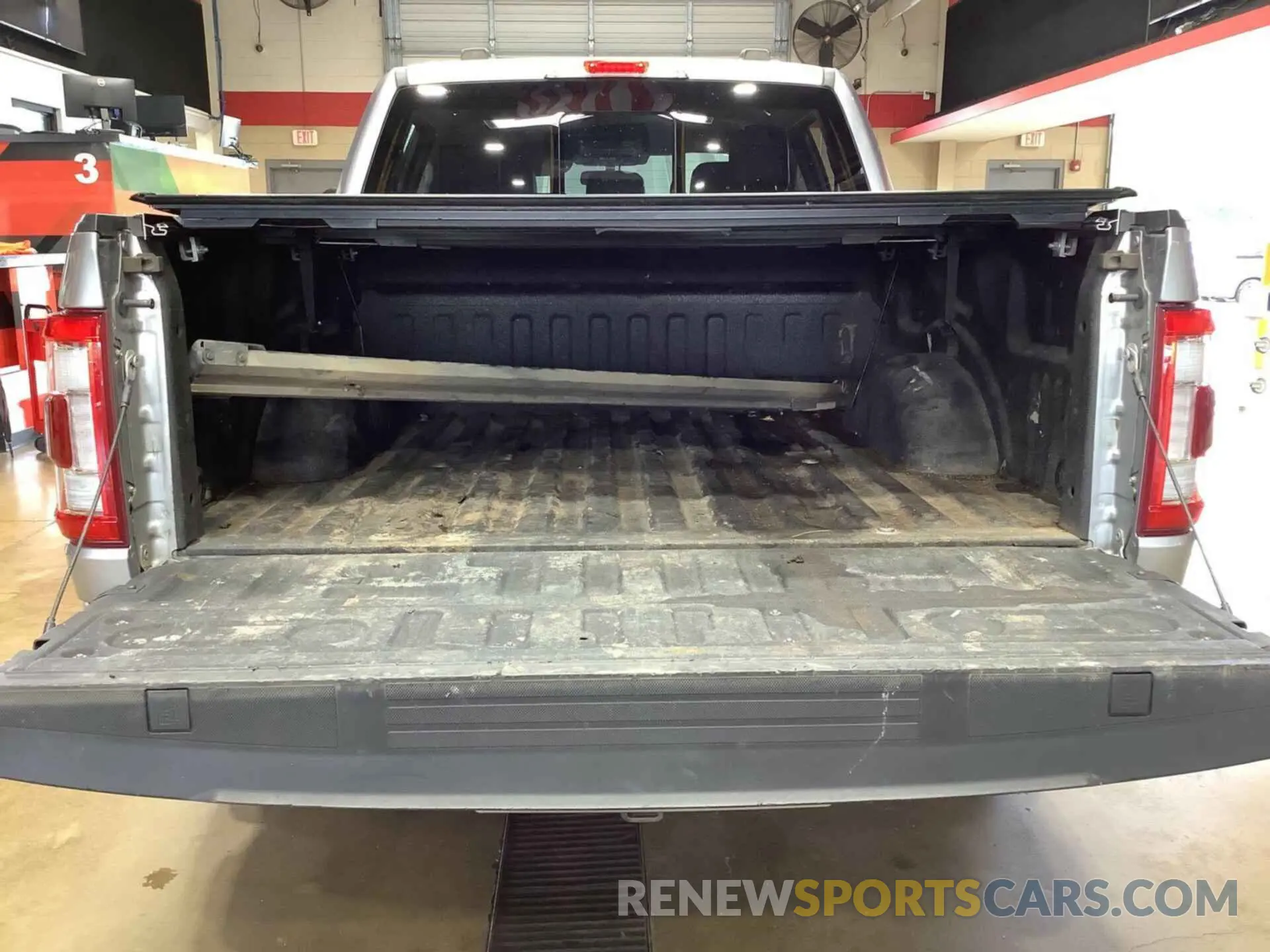 31 fotografías del automóvil dañado 1FTEW1CP8NFA40639 FORD F150 2022