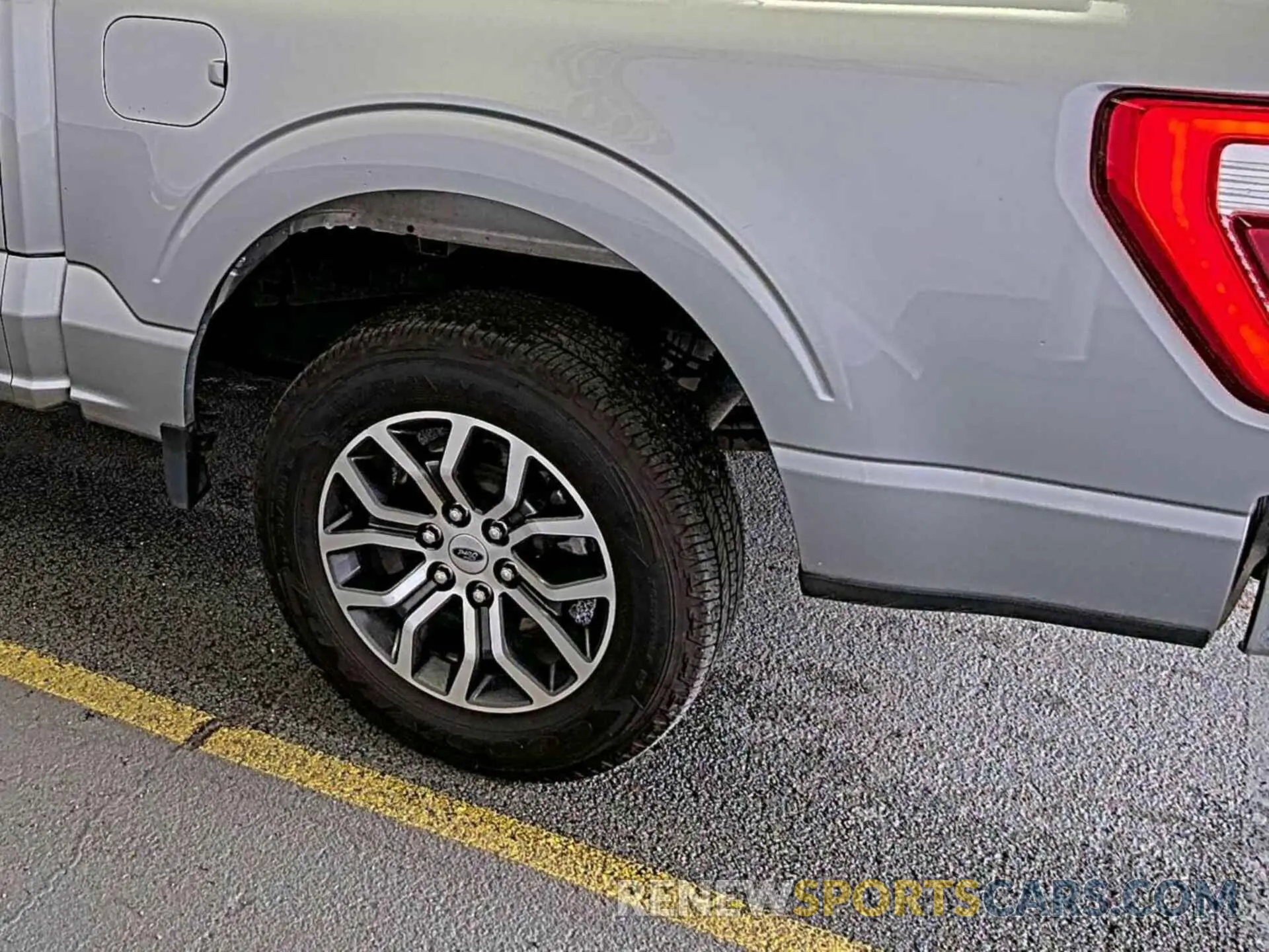 32 fotografías del automóvil dañado 1FTEW1CP8NFA40639 FORD F150 2022