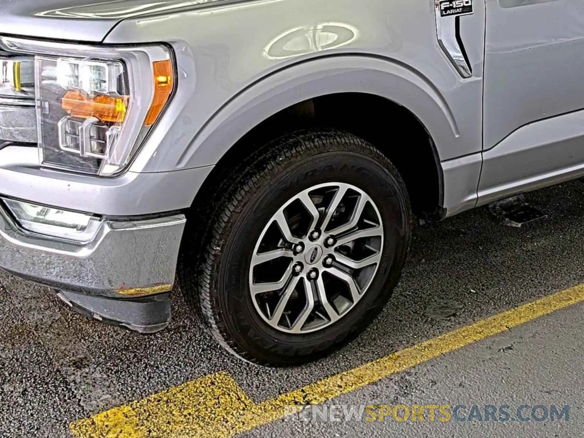 5 fotografías del automóvil dañado 1FTEW1CP8NFA40639 FORD F150 2022