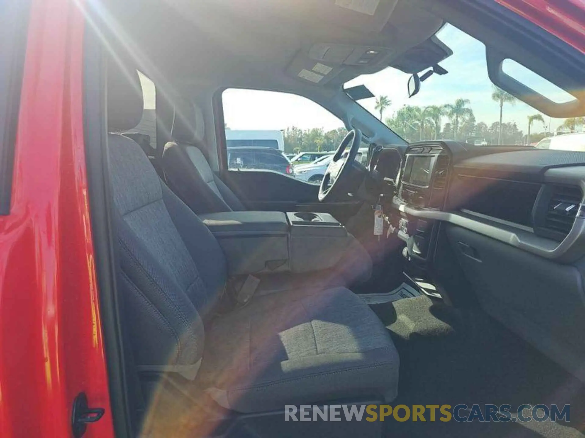 2 fotografías del automóvil dañado 1FTMF1CB5NKE05415 FORD F150 2022