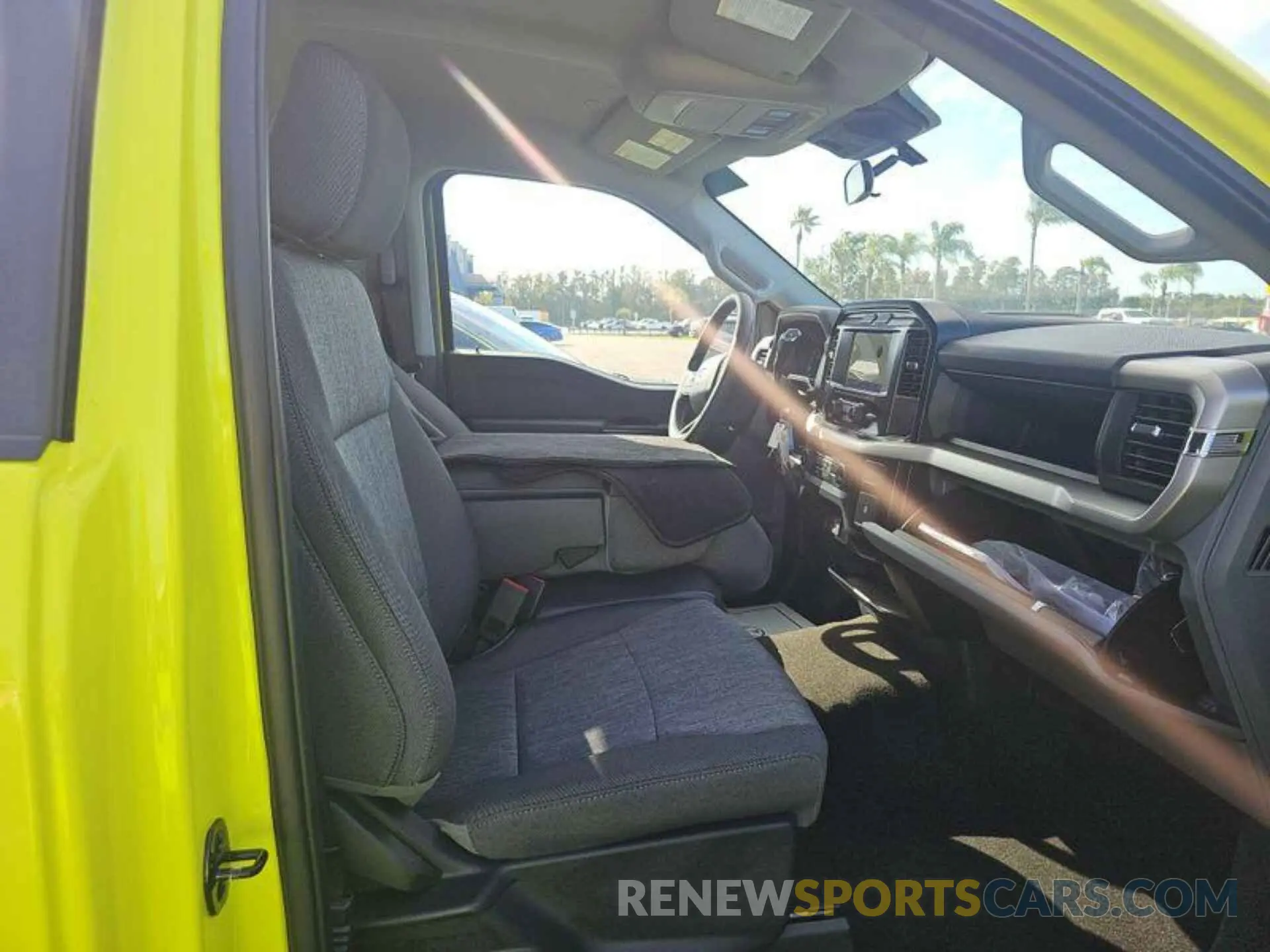 16 fotografías del automóvil dañado 1FTMF1CB8NKE05036 FORD F150 2022