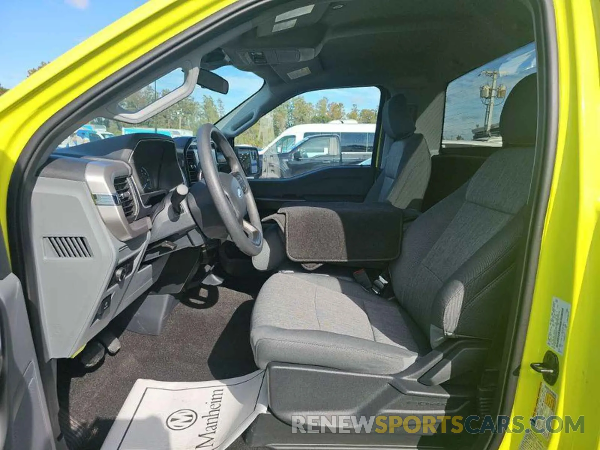 2 fotografías del automóvil dañado 1FTMF1CB8NKE05036 FORD F150 2022