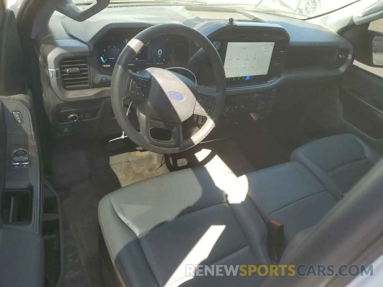 8 fotografías del automóvil dañado 1FTMF1KP2RKD78290 FORD F150 2024