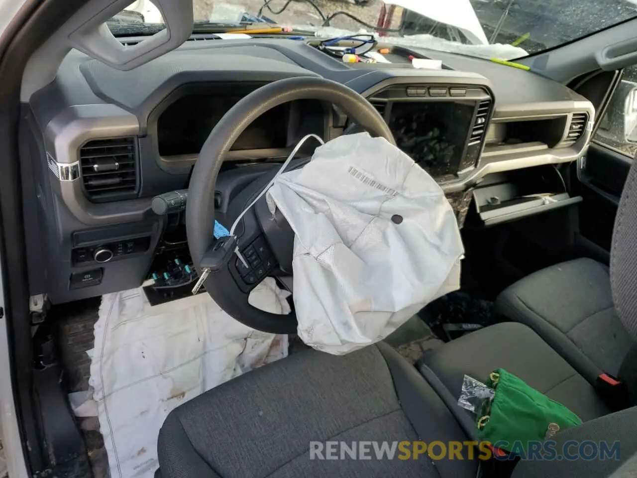 8 fotografías del automóvil dañado 1FTMF1LP2RKE08855 FORD F150 2024