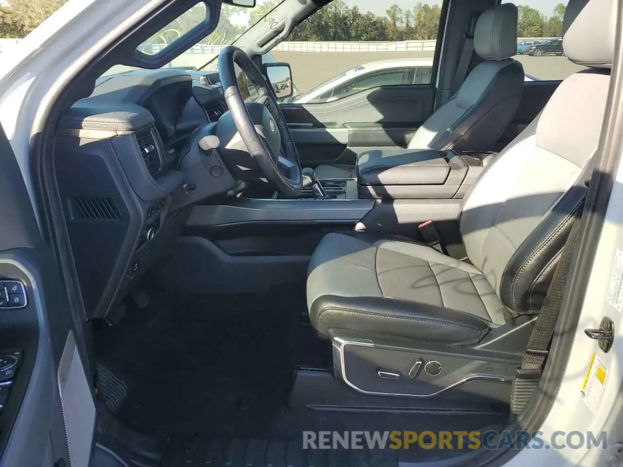 7 fotografías del automóvil dañado 1FTVW1EV0PWG14116 FORD F150 LIGHT 2023
