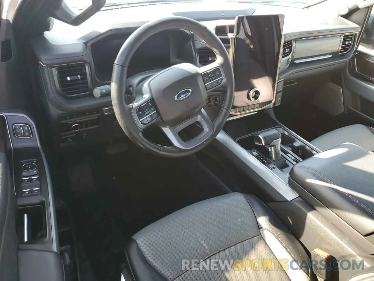 8 fotografías del automóvil dañado 1FTVW1EV0PWG14116 FORD F150 LIGHT 2023