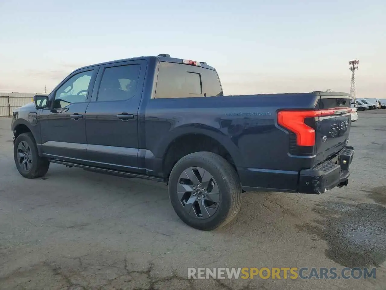 2 fotografías del automóvil dañado 1FTVW1EV1PWG16263 FORD F150 LIGHT 2023