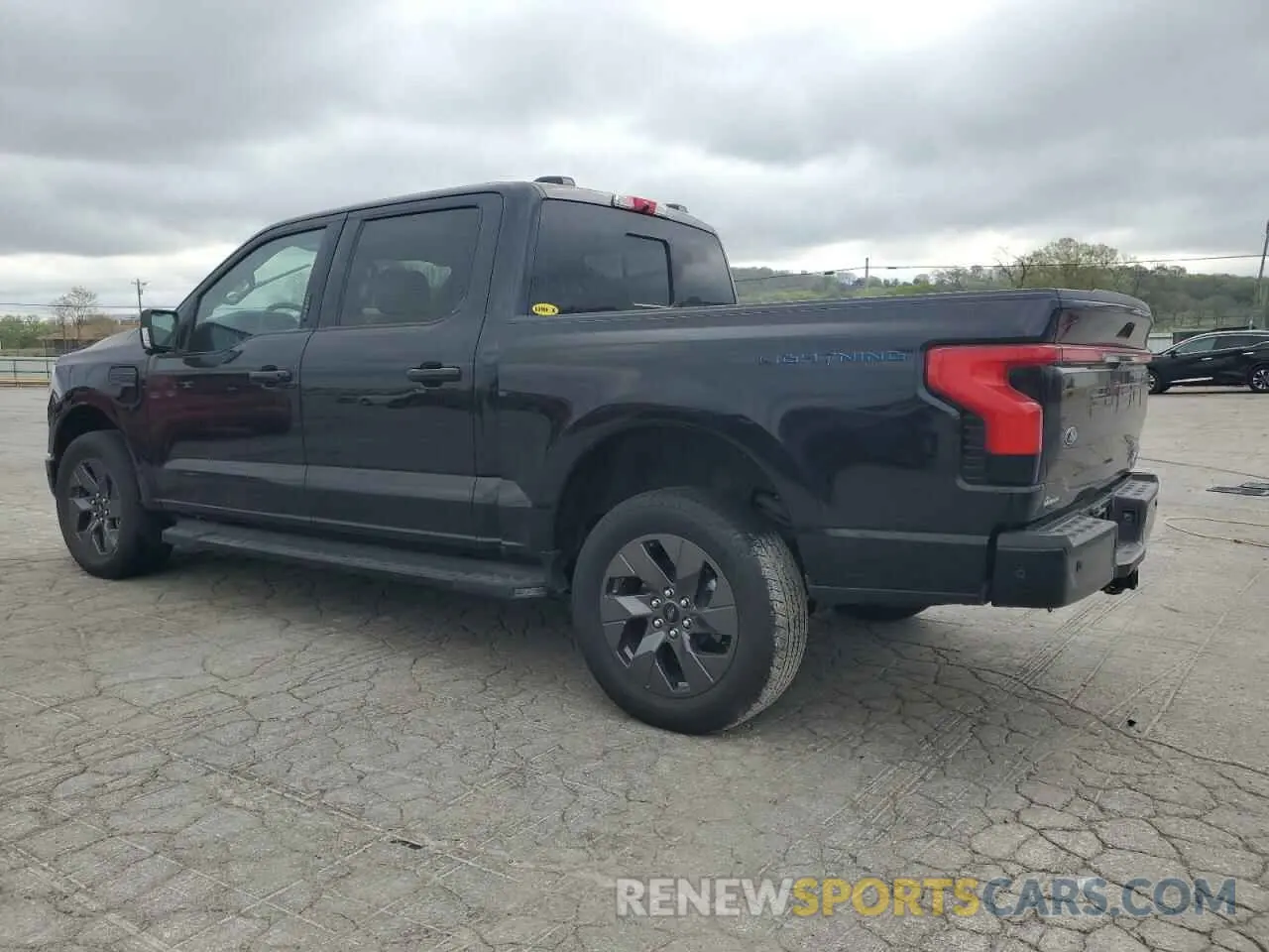 2 fotografías del automóvil dañado 1FTVW1EV4PWG12935 FORD F150 LIGHT 2023