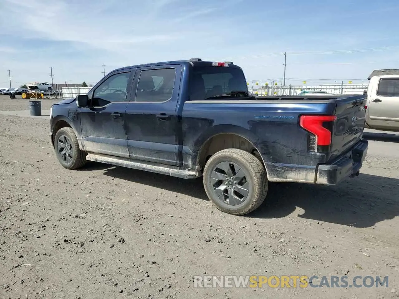 2 fotografías del automóvil dañado 1FTVW1EV5PWG36550 FORD F150 LIGHT 2023