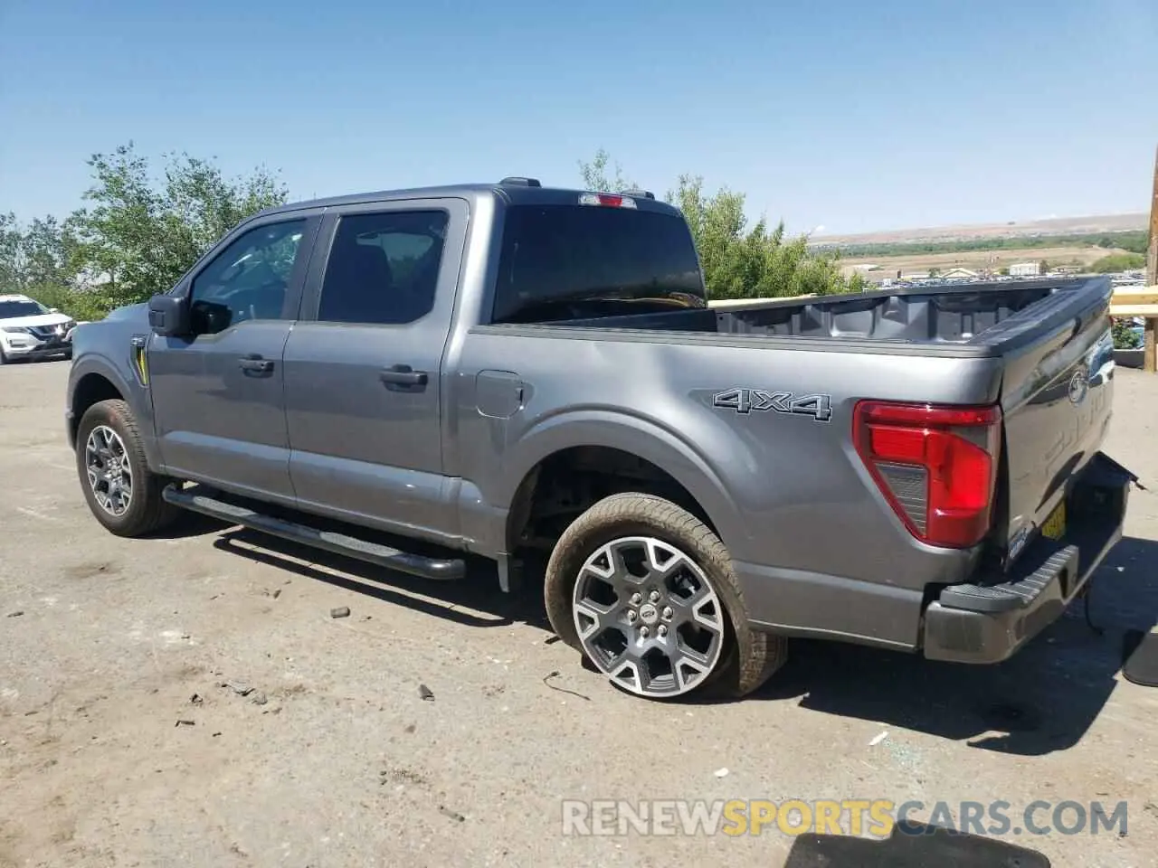 2 fotografías del automóvil dañado 1FTEW2LP0RFA60508 FORD F150 STX 2024